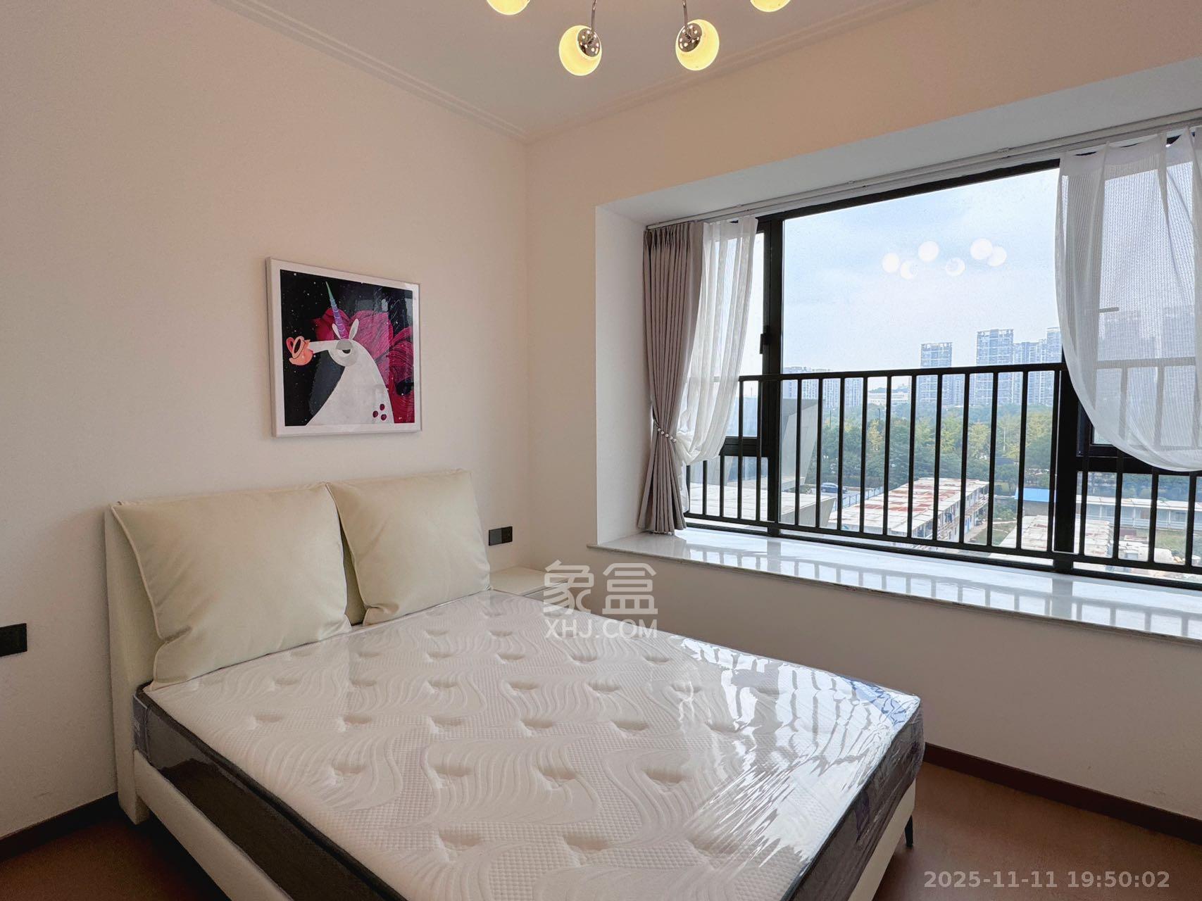 绿地V岛  4室2厅2卫    4600.0元/月室内图