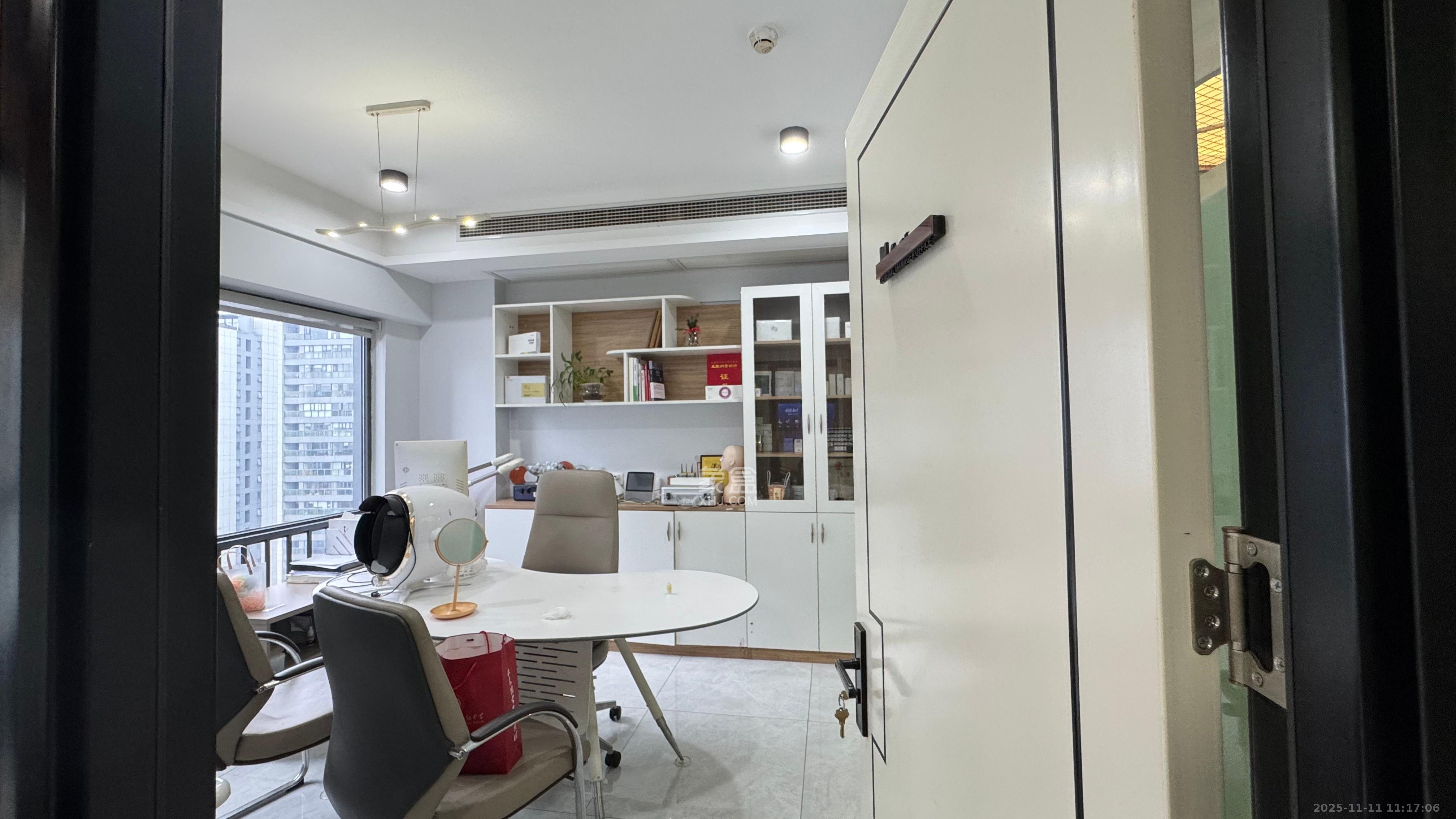 复地星光天地  4室1厅1卫    4500.0元/月室内图