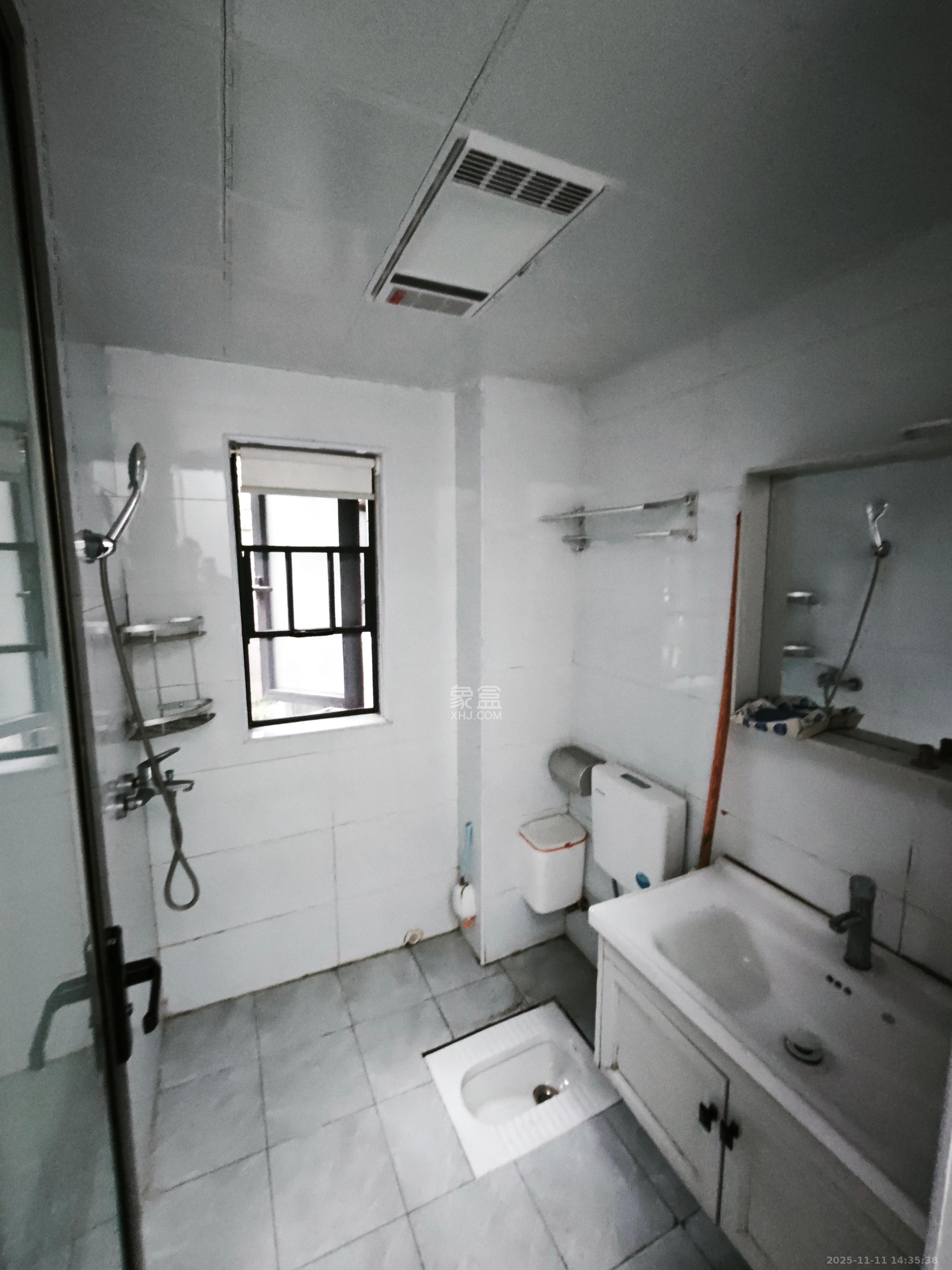 长房云时代  3室2厅1卫    1900.0元/月室内图