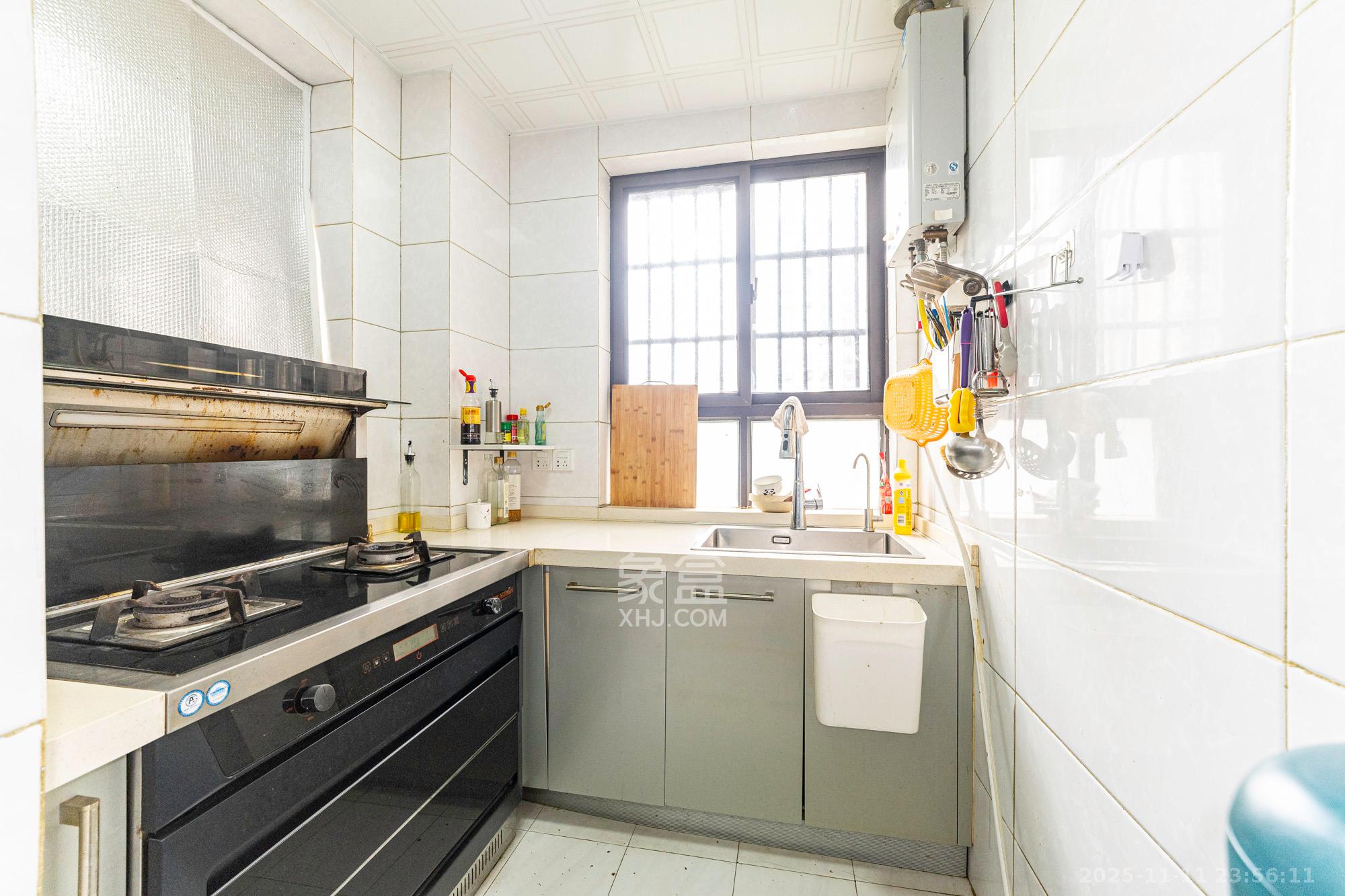 星湖湾一期高层  4室2厅2卫    108.0万厨房