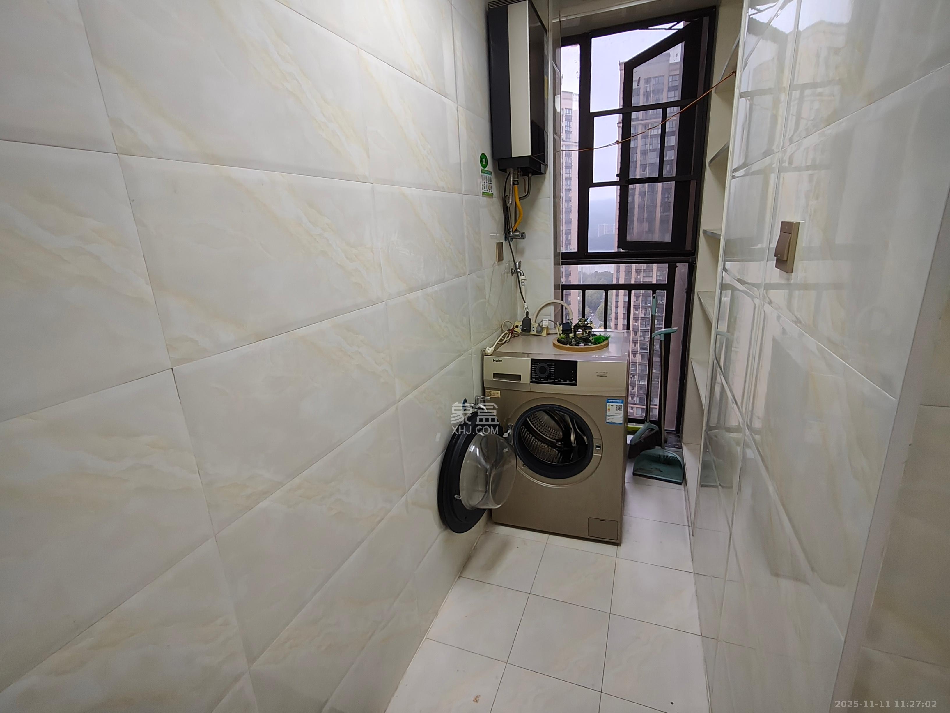 和泓梅溪四季  3室2厅1卫    2200.0元/月室内图