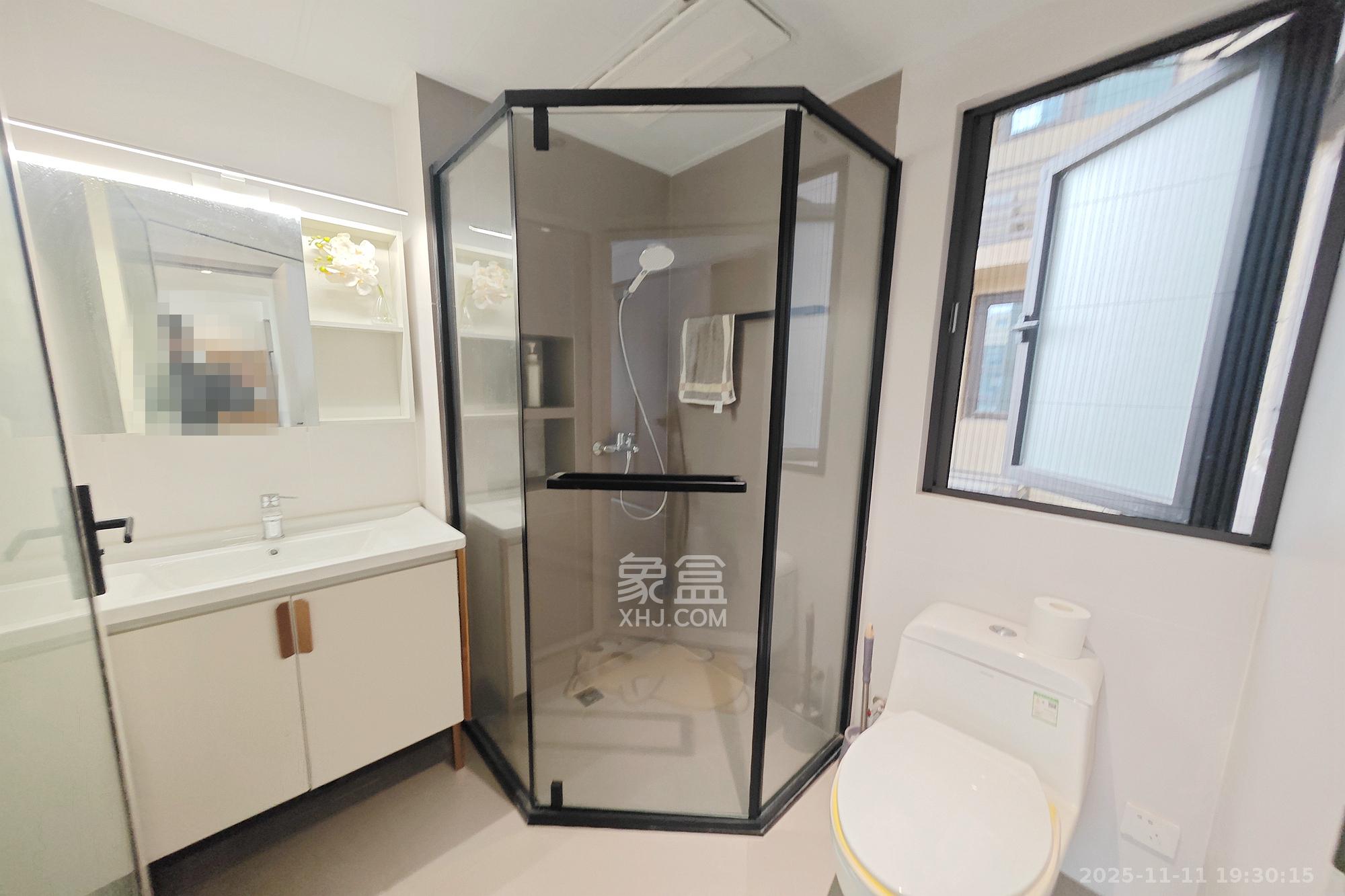 保利大都汇四期  3室2厅2卫    143.0万其他