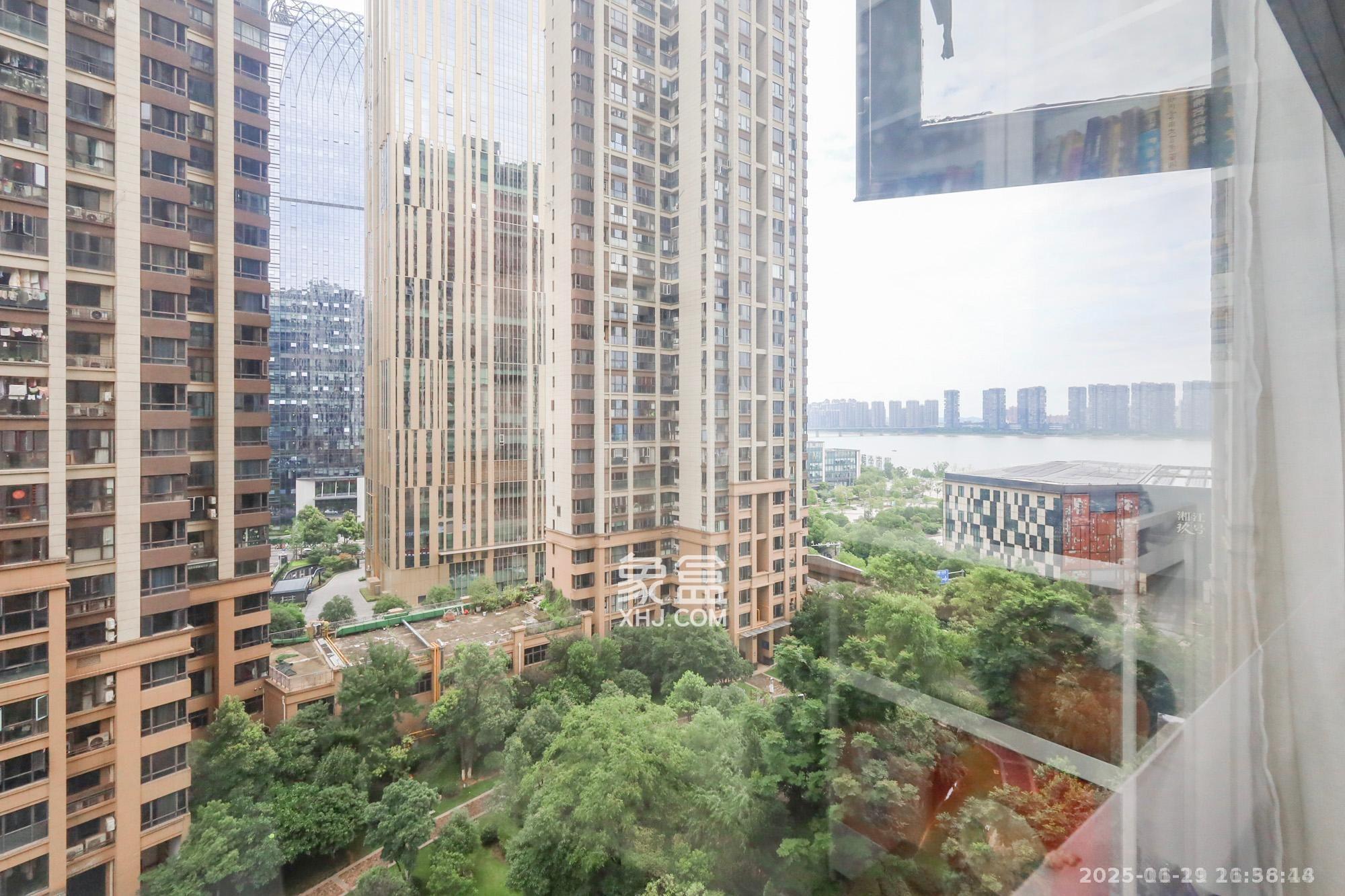 南山雍江汇（滨江国际新城）  4室2厅2卫    4000.0元/月室内图