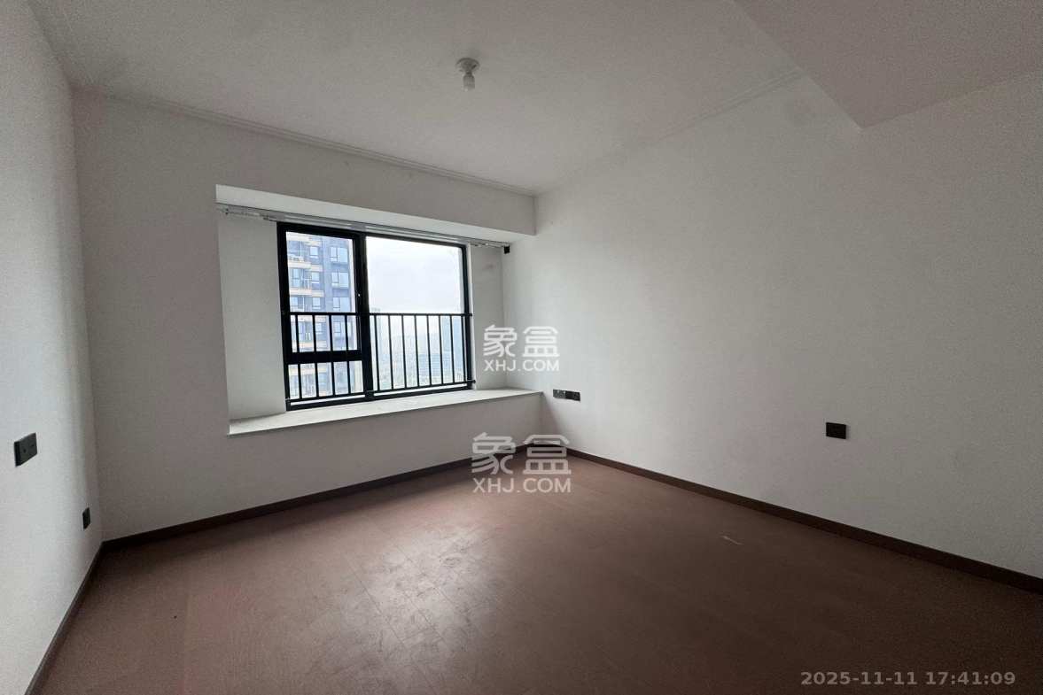 绿地V岛 3室2厅2卫 3300.0元/月 绿地V岛 3室2厅2卫 3300.0元/月室内图