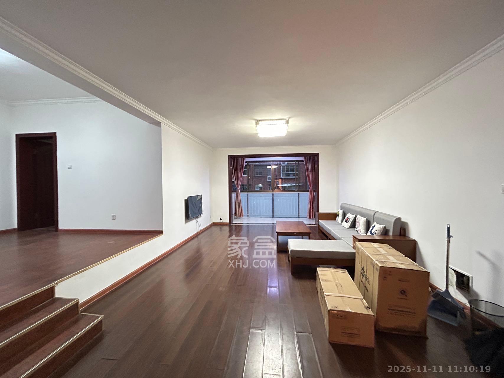 广厦新苑  4室2厅2卫    2500.0元/月室内图