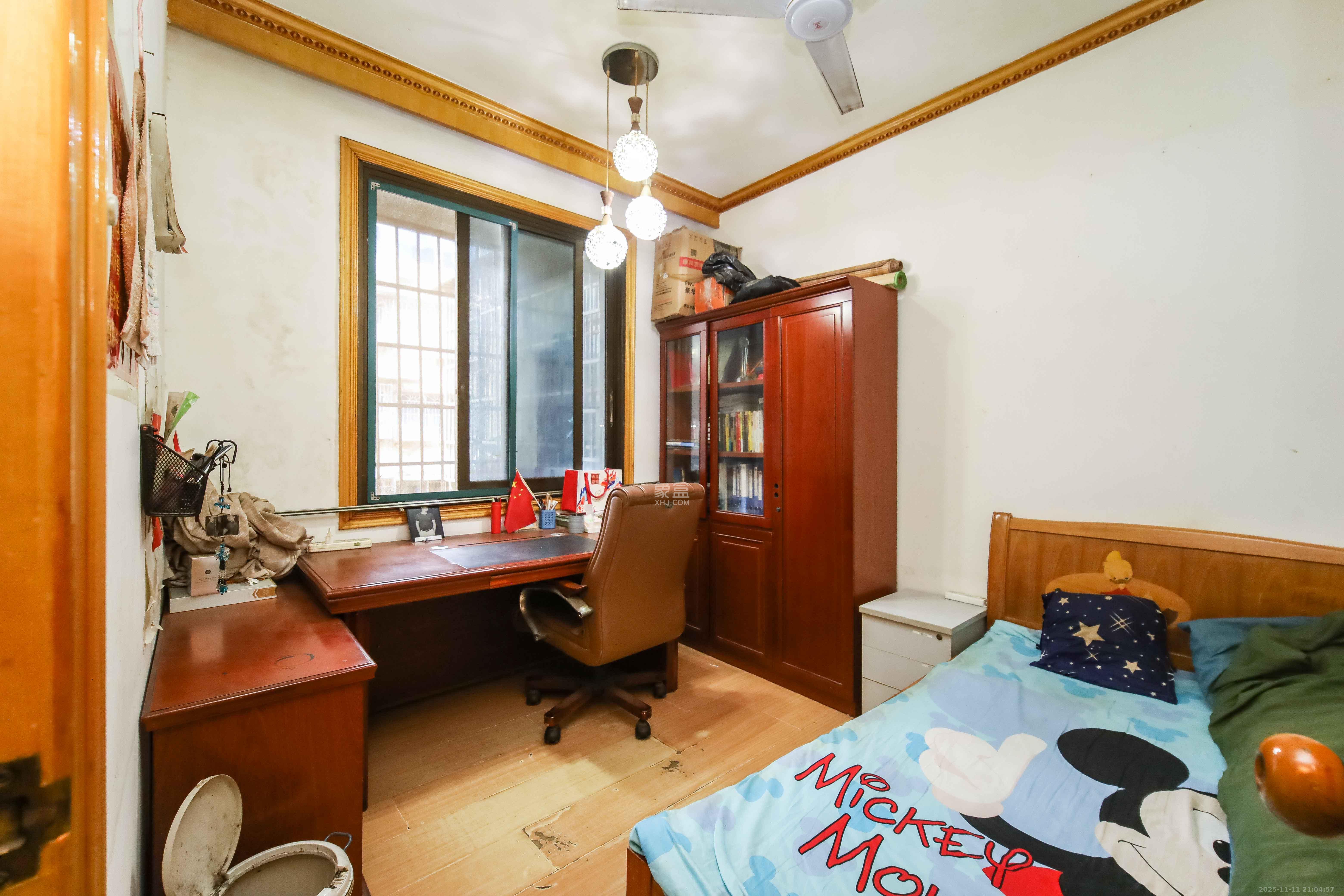 火星建设局宿舍  3室2厅1卫    38.0万卧室