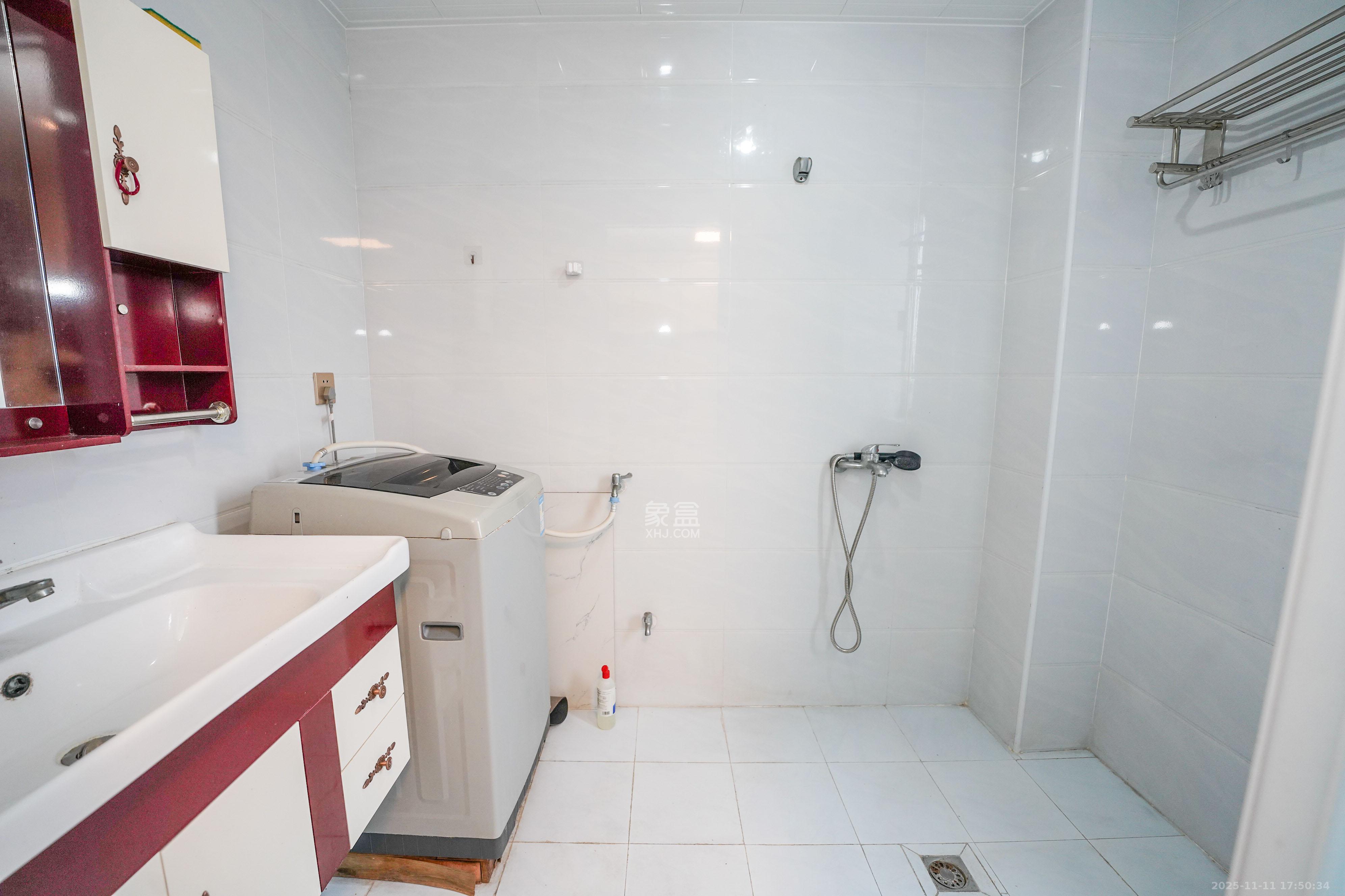 碧桂园公园壹号(凯怡茗苑) 3室2厅1卫 68.0万 碧桂园公园壹号(凯怡茗苑) 3室2厅1卫 68.0万卫生间