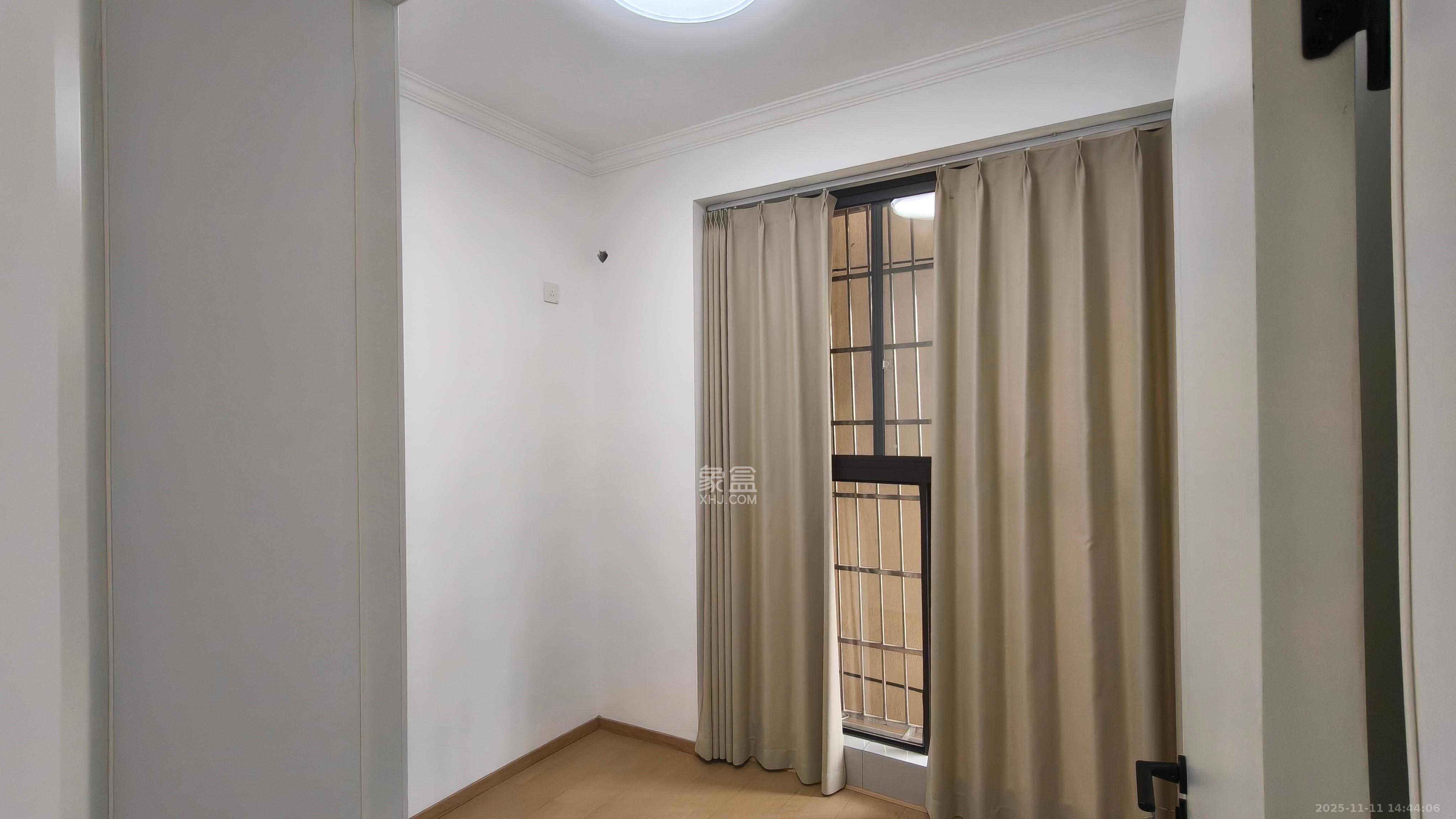 艾美潇湘  3室1厅2卫    1850.0元/月室内图