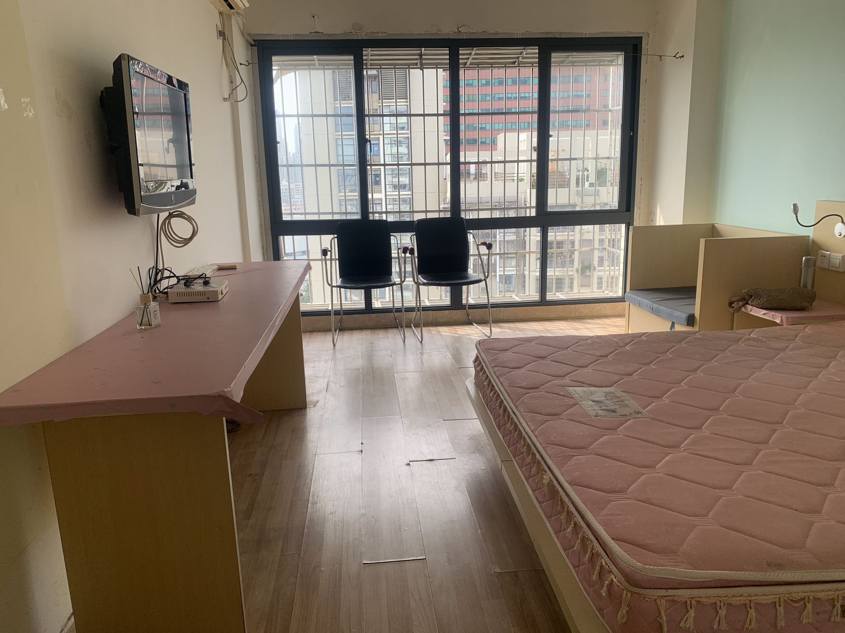 香港城  1室1厅1卫    35.0万客厅