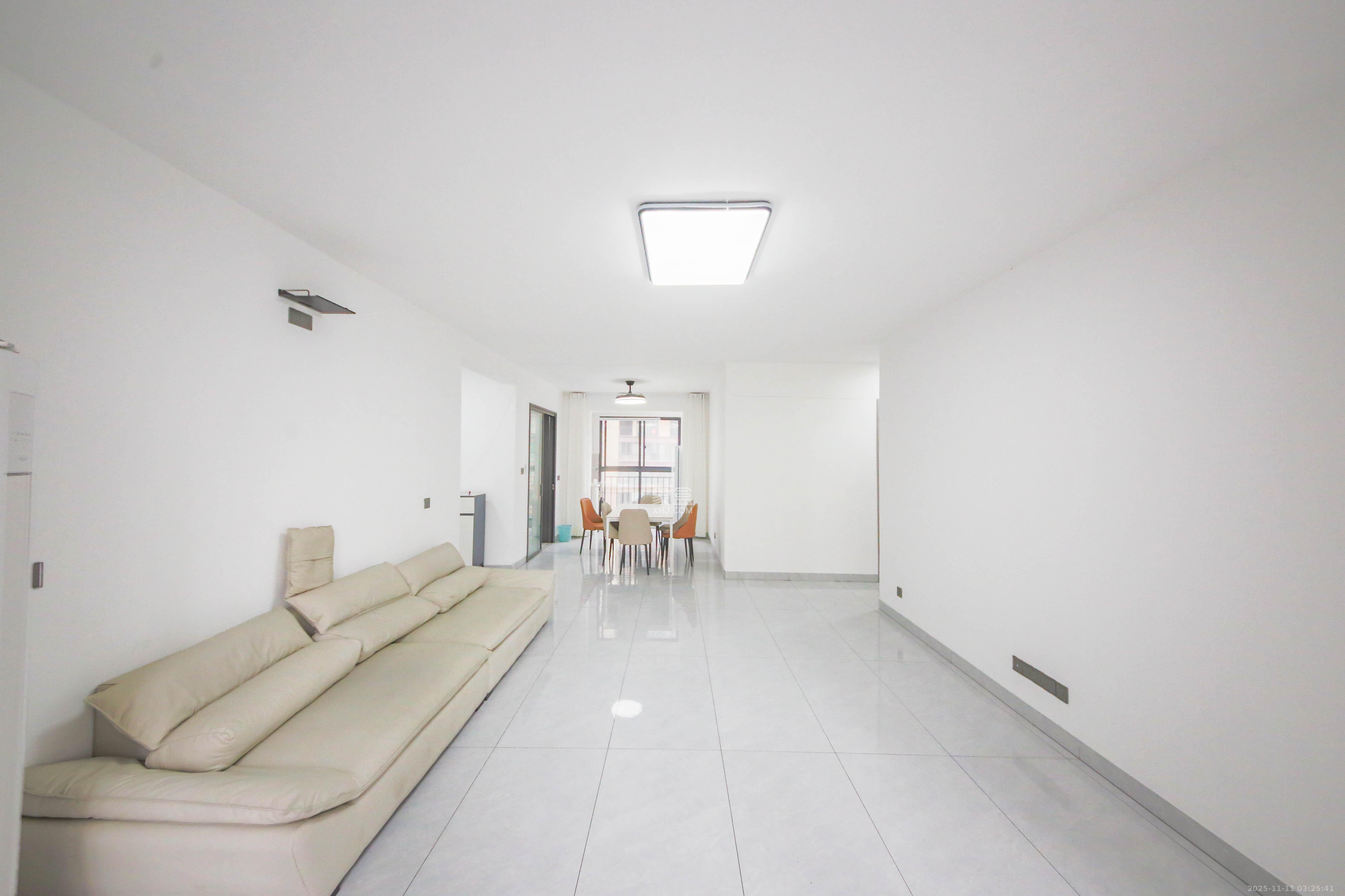 中建钰和城 4室2厅2卫 230.0万 中建钰和城 4室2厅2卫 230.0万客厅