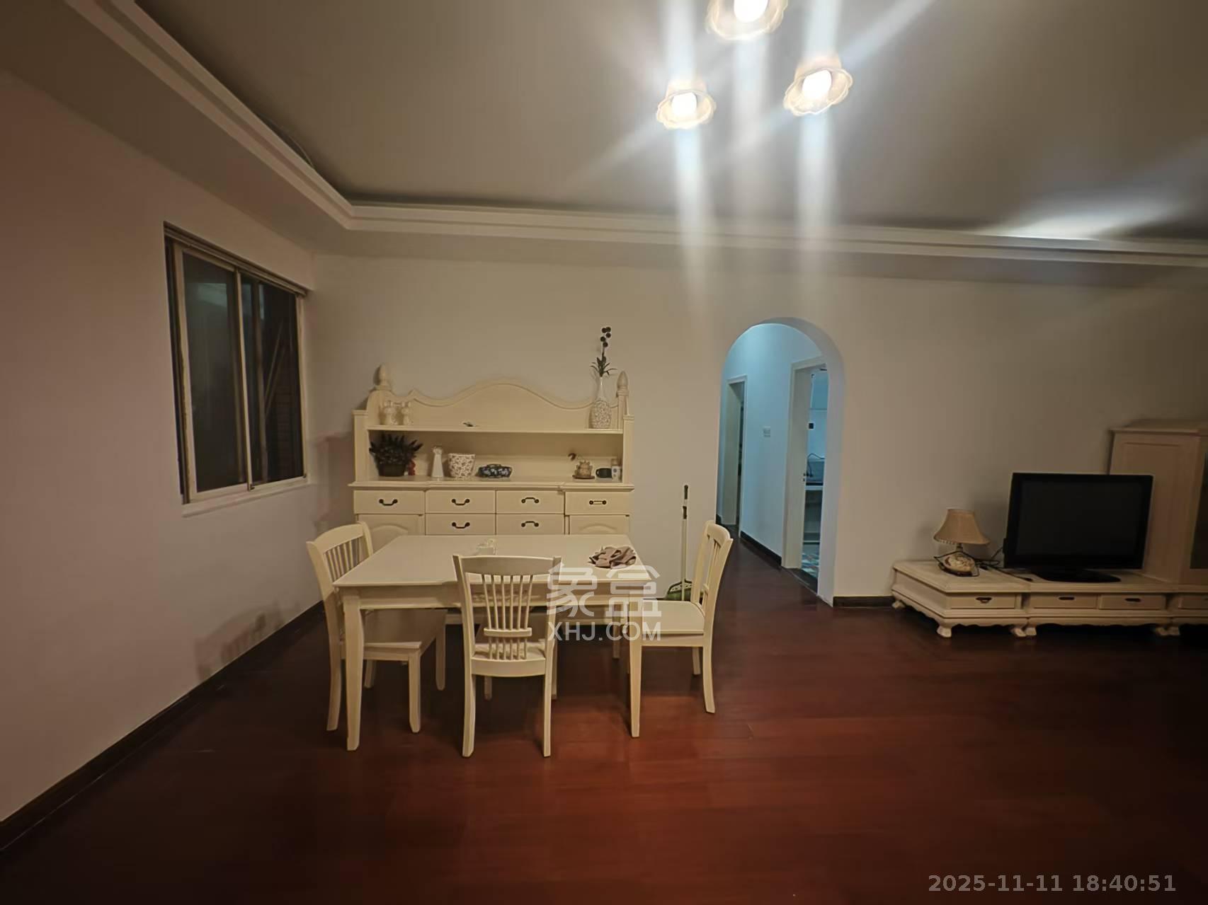 麓山才苑  3室2厅2卫    3500.0元/月