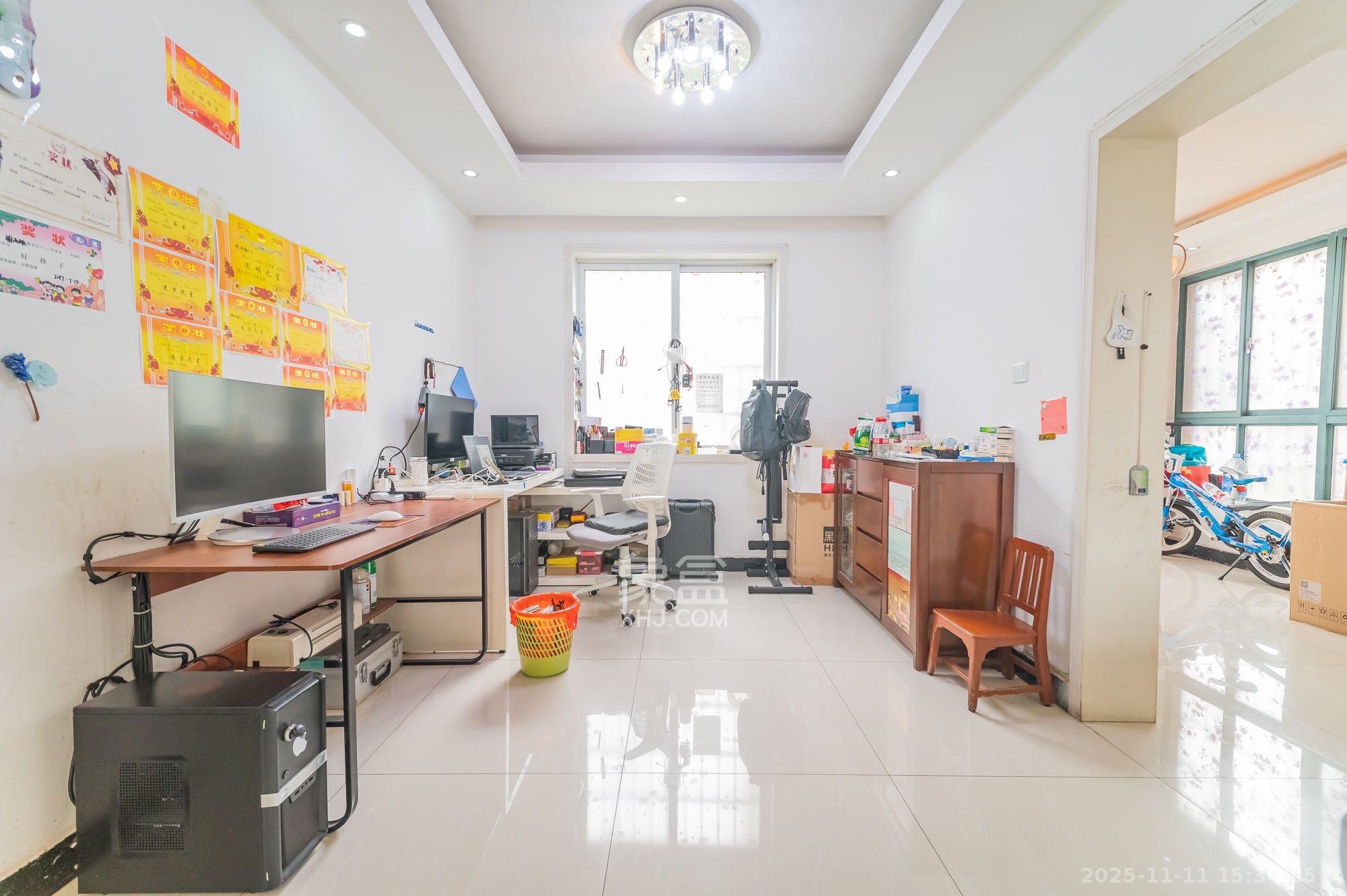 筑梦佳园  4室2厅2卫    2000.0元/月室内图