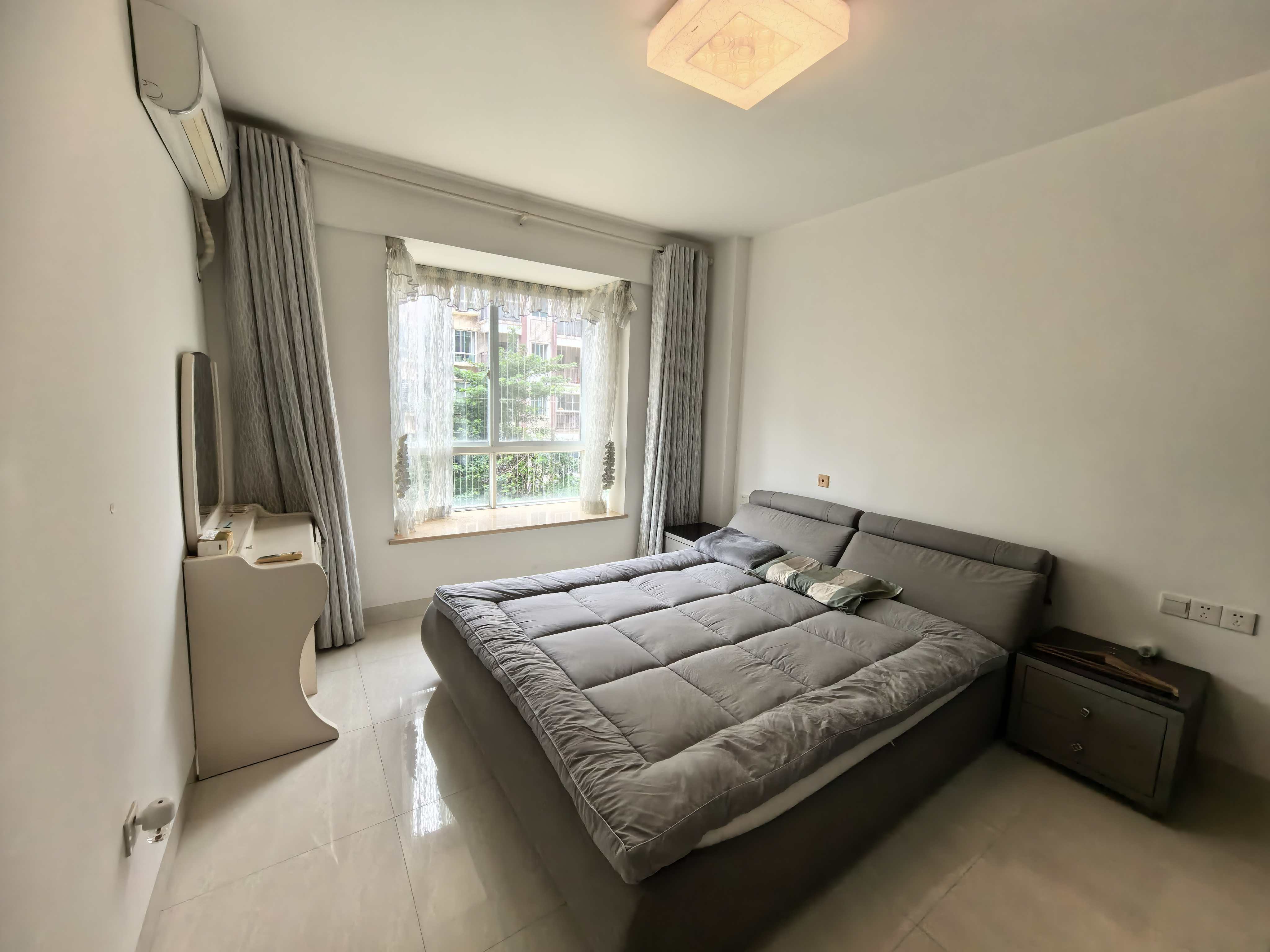 天上人间  4室2厅2卫    3000.0元/月室内图