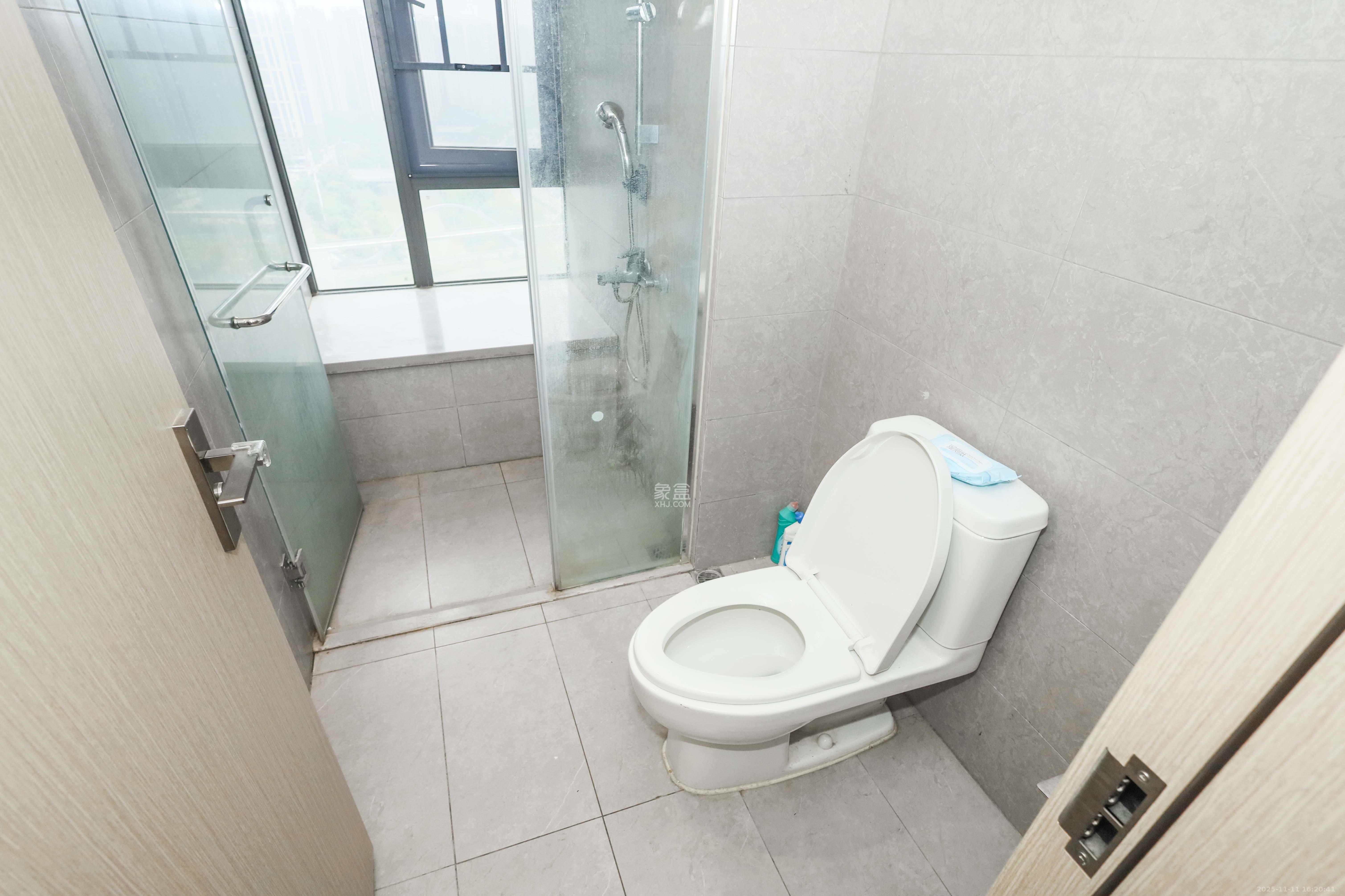 时代梅溪领峰  4室2厅2卫    168.0万卫生间