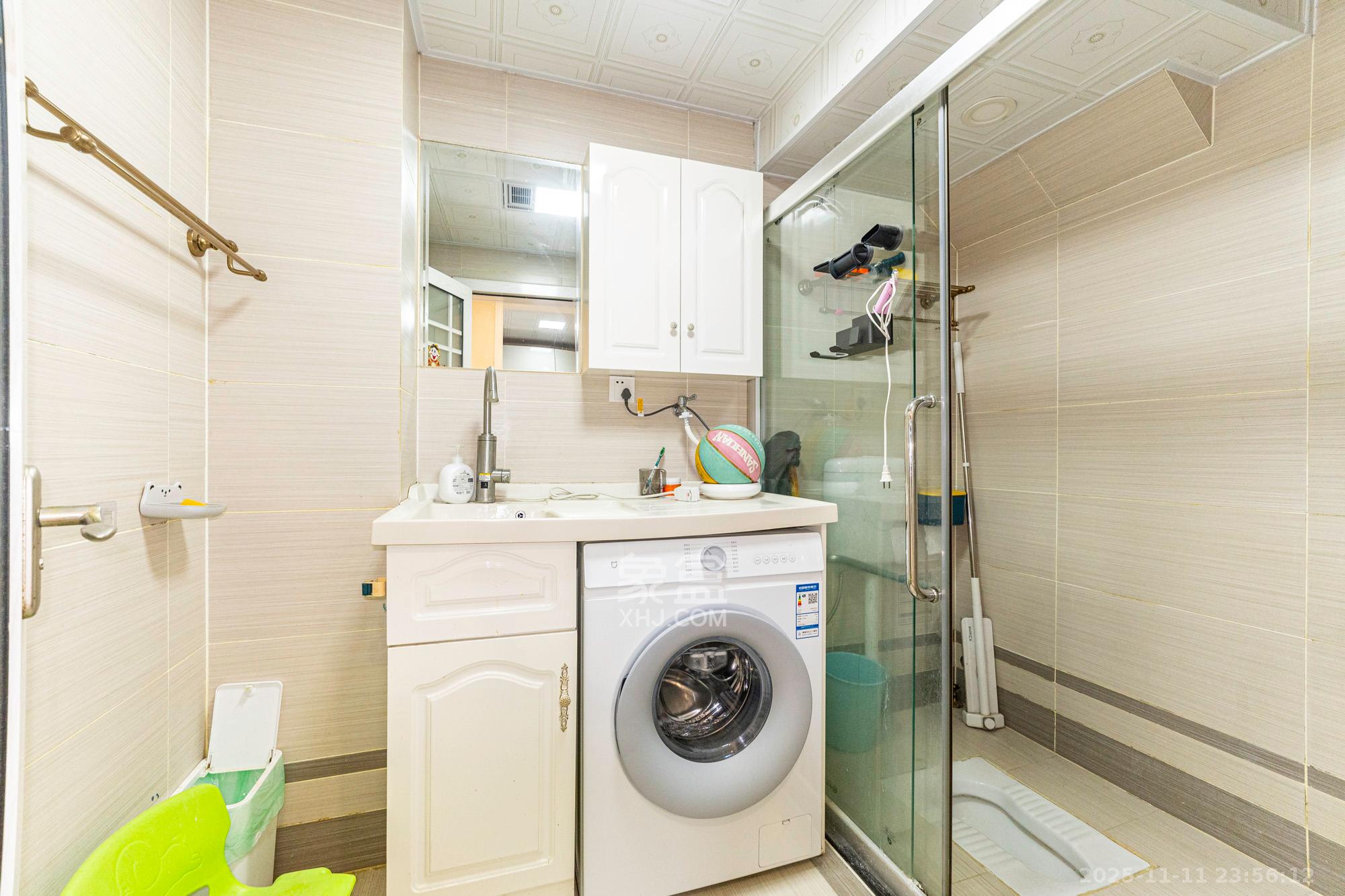 星湖湾一期高层  4室2厅2卫    108.0万卫生间