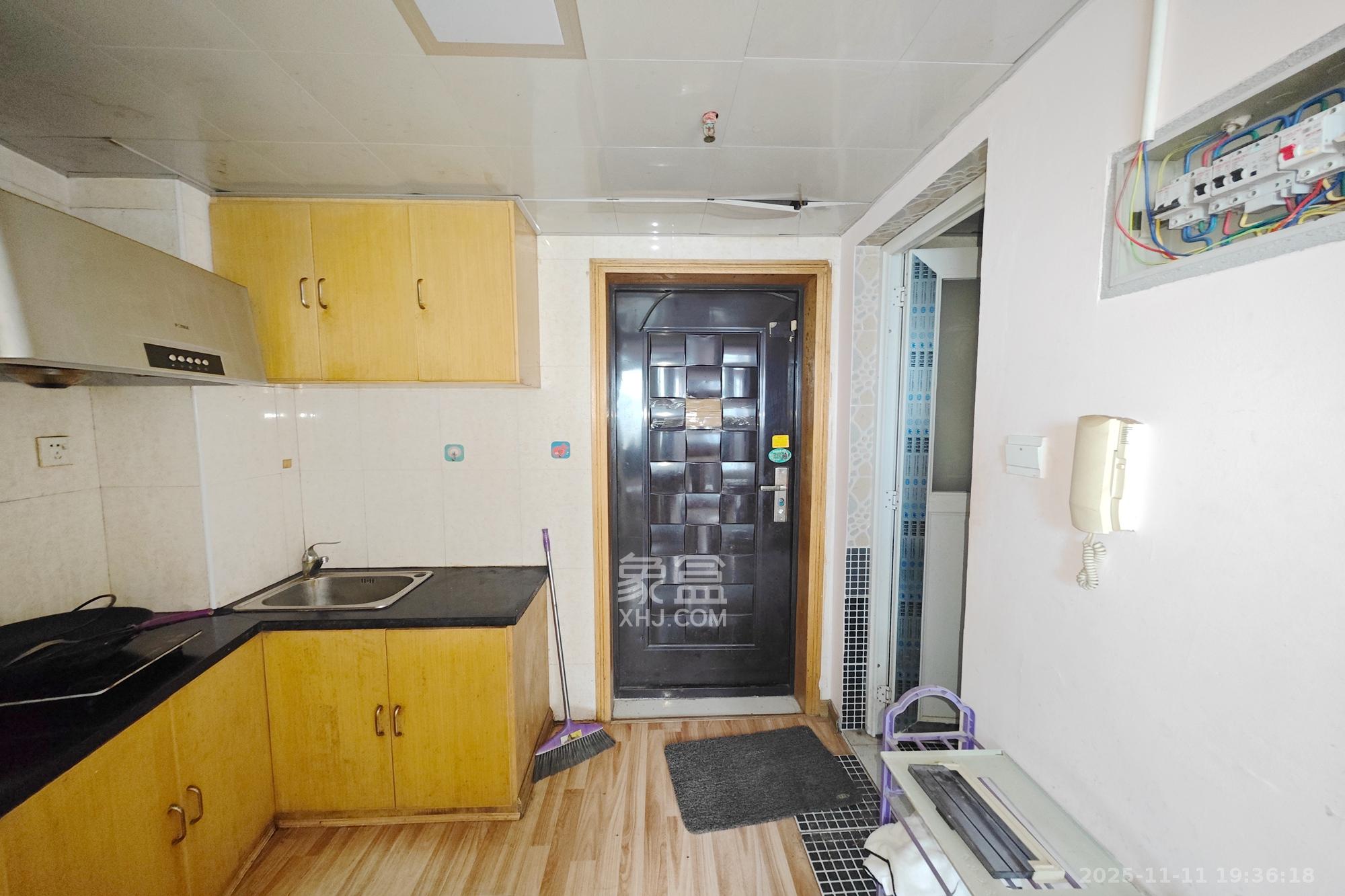 2076至高点  1室0厅1卫    16.8万厨房