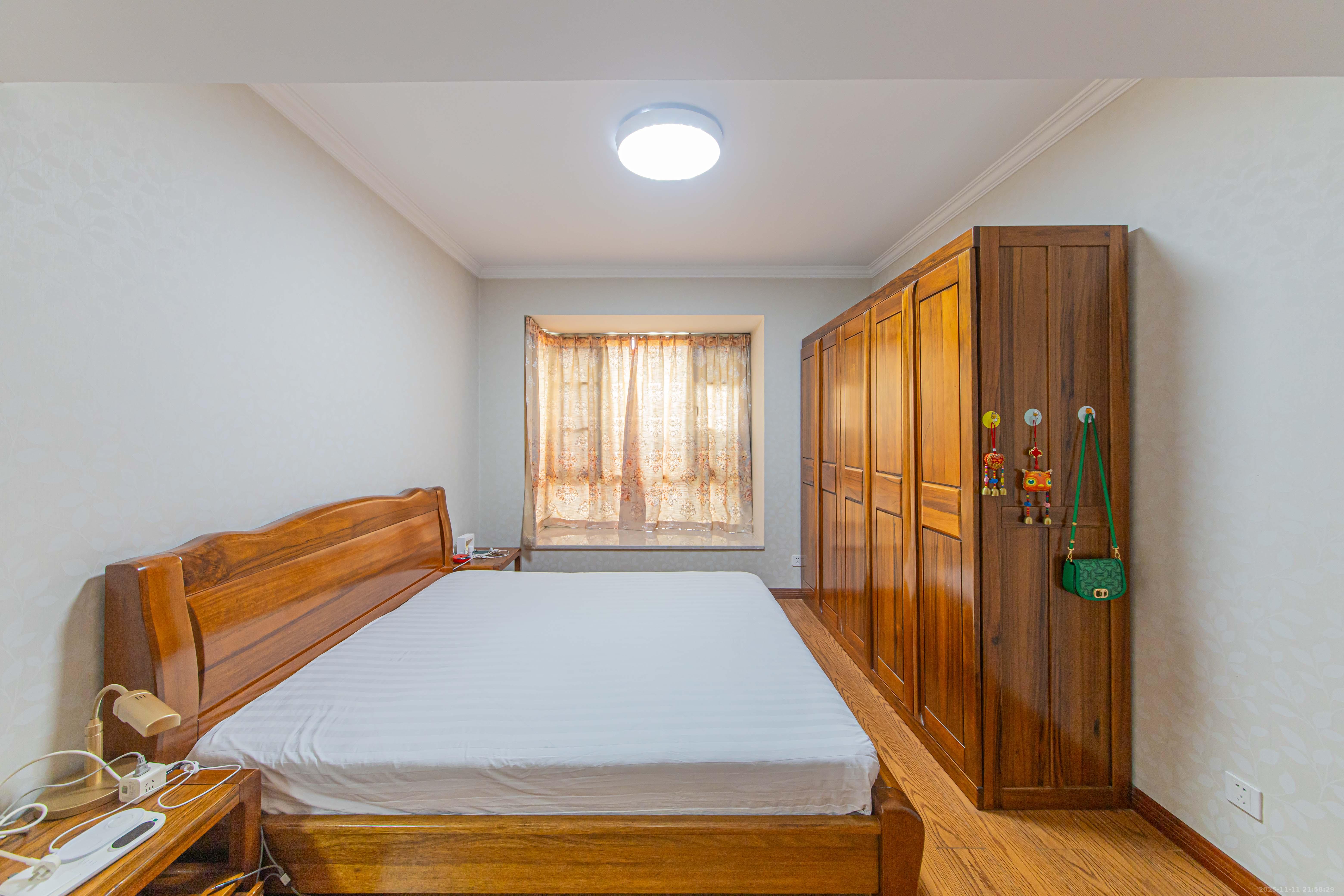 现代雅境园  2室2厅1卫    130.0万卧室