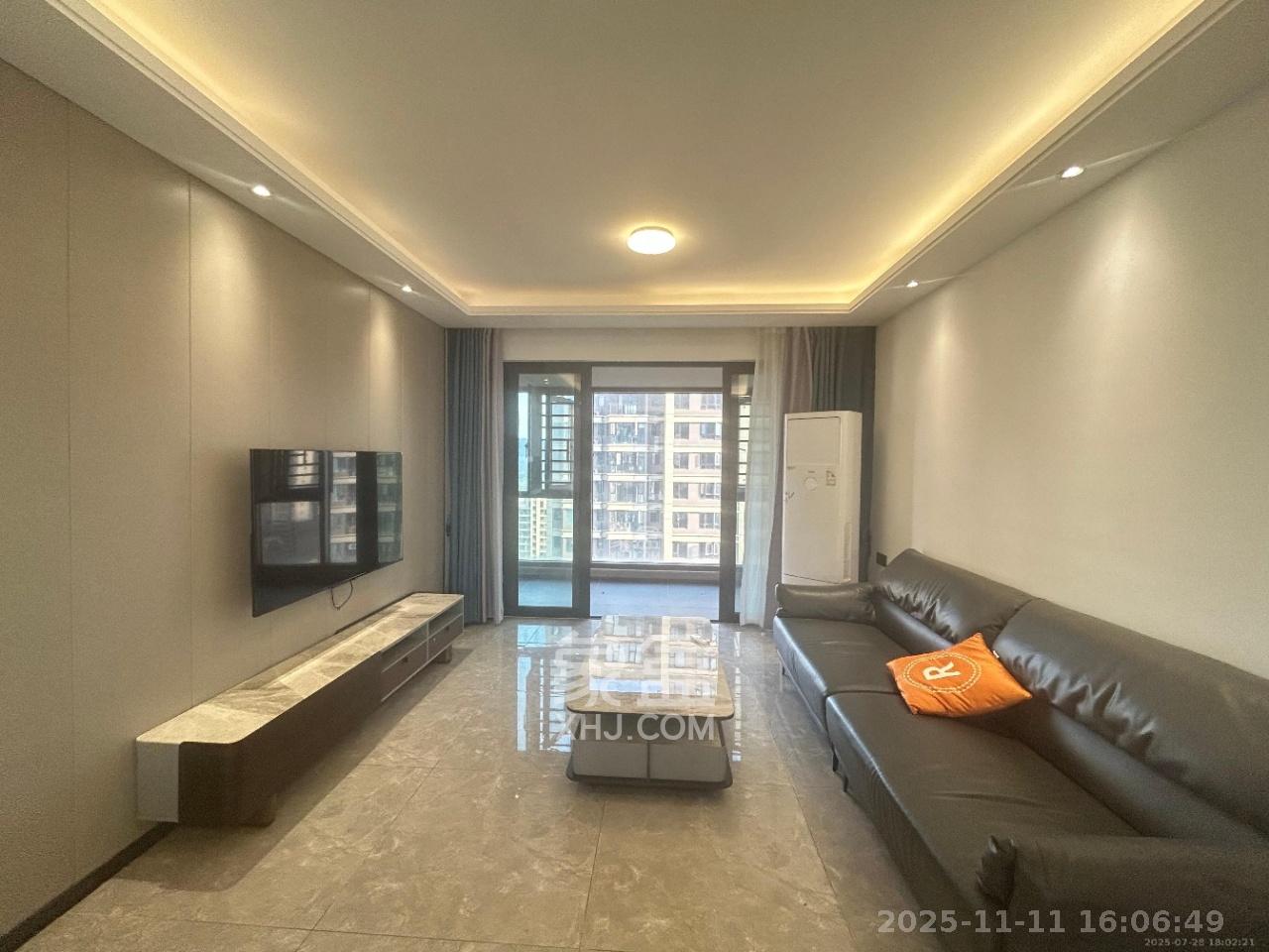 招商华发依云曦城  4室2厅2卫    2700.0元/月室内图