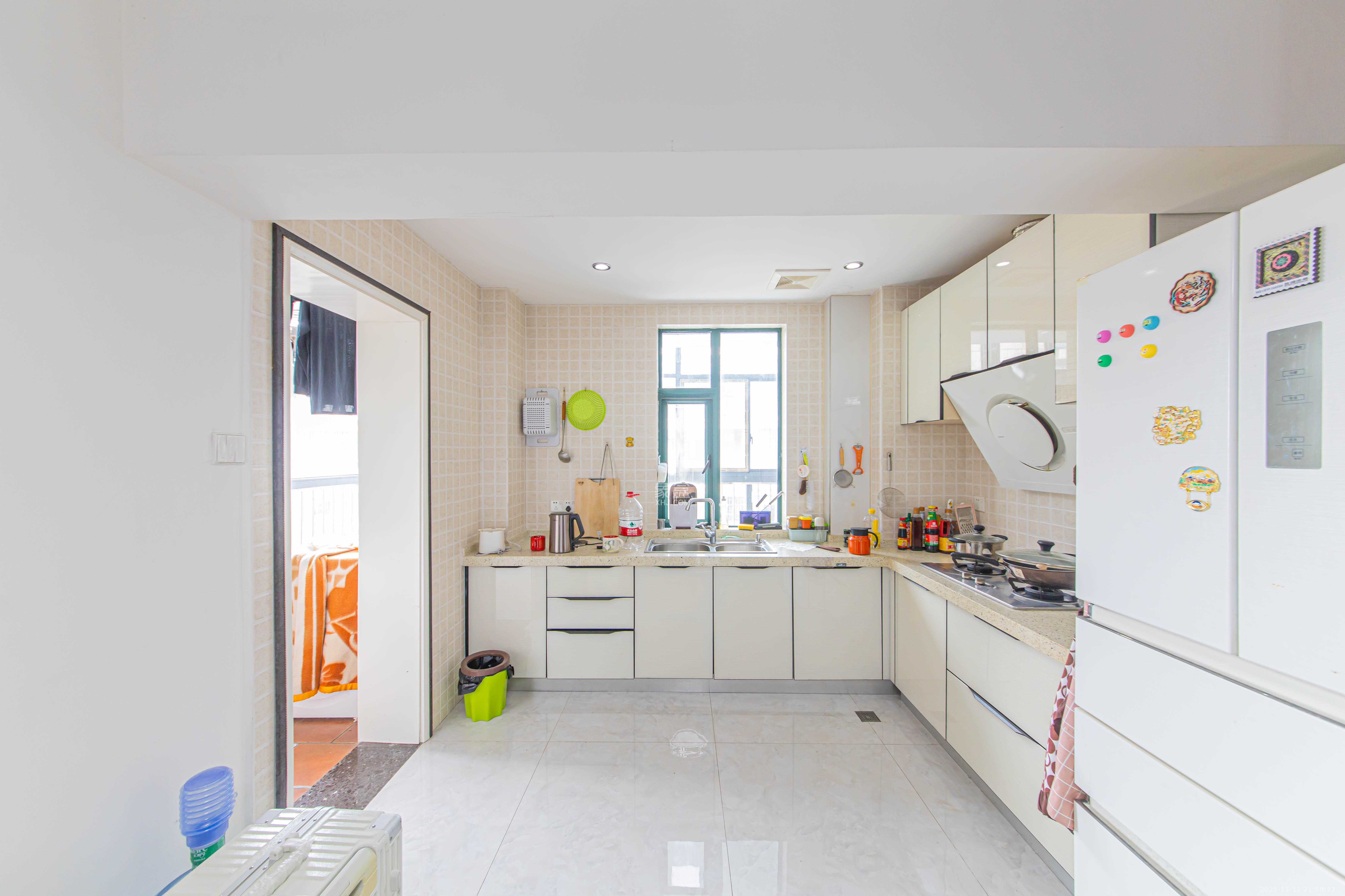 银桂苑  4室2厅2卫    135.0万厨房