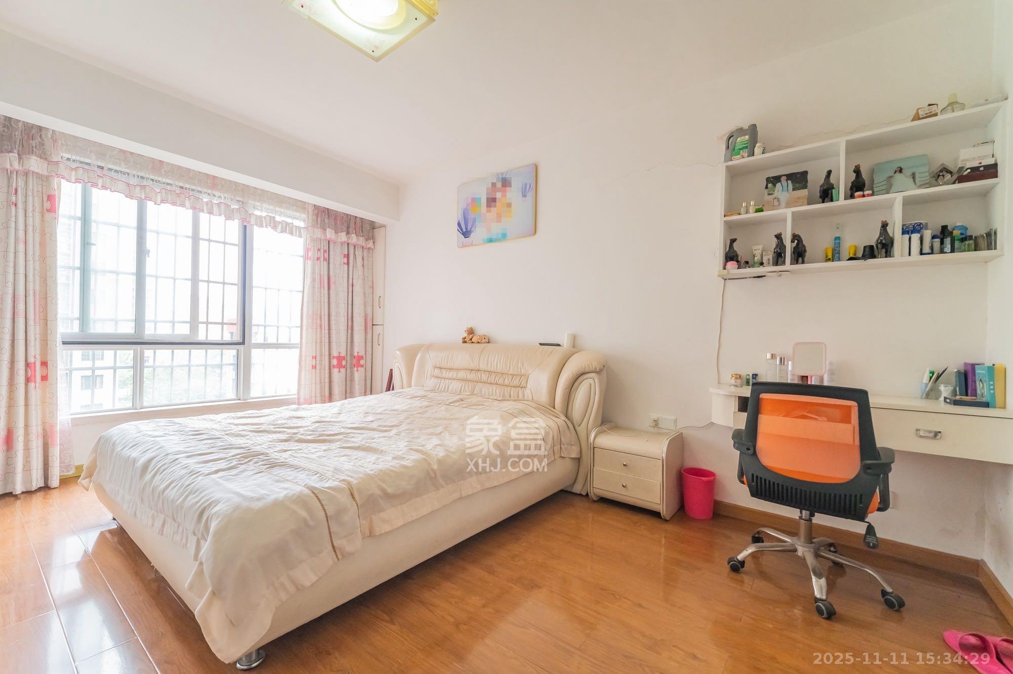 筑梦佳园  4室2厅2卫    2000.0元/月室内图