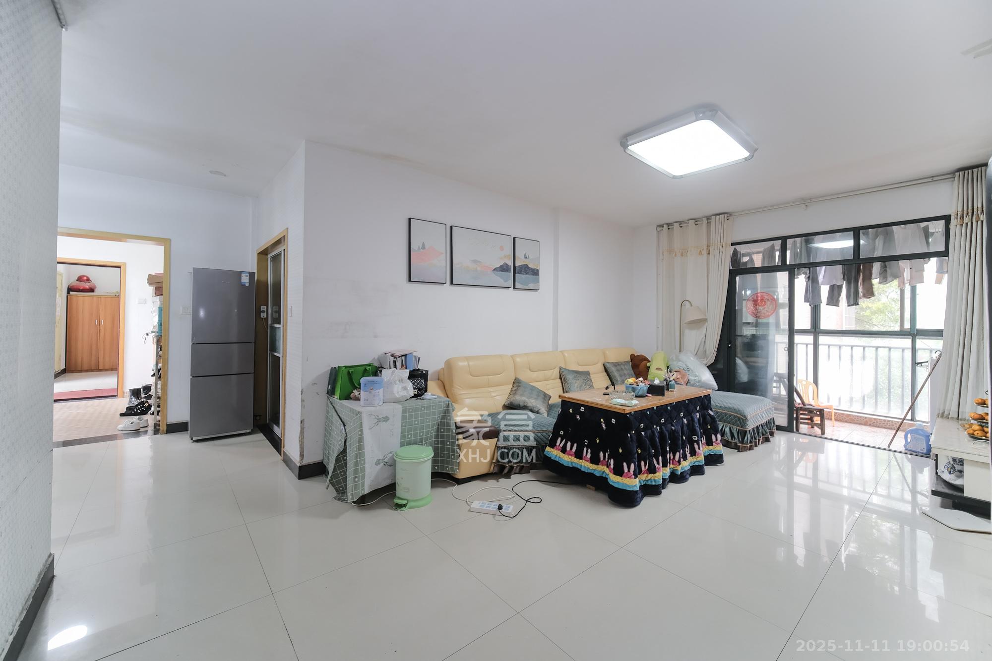 圆梦完美生活  4室2厅2卫    79.0万客厅