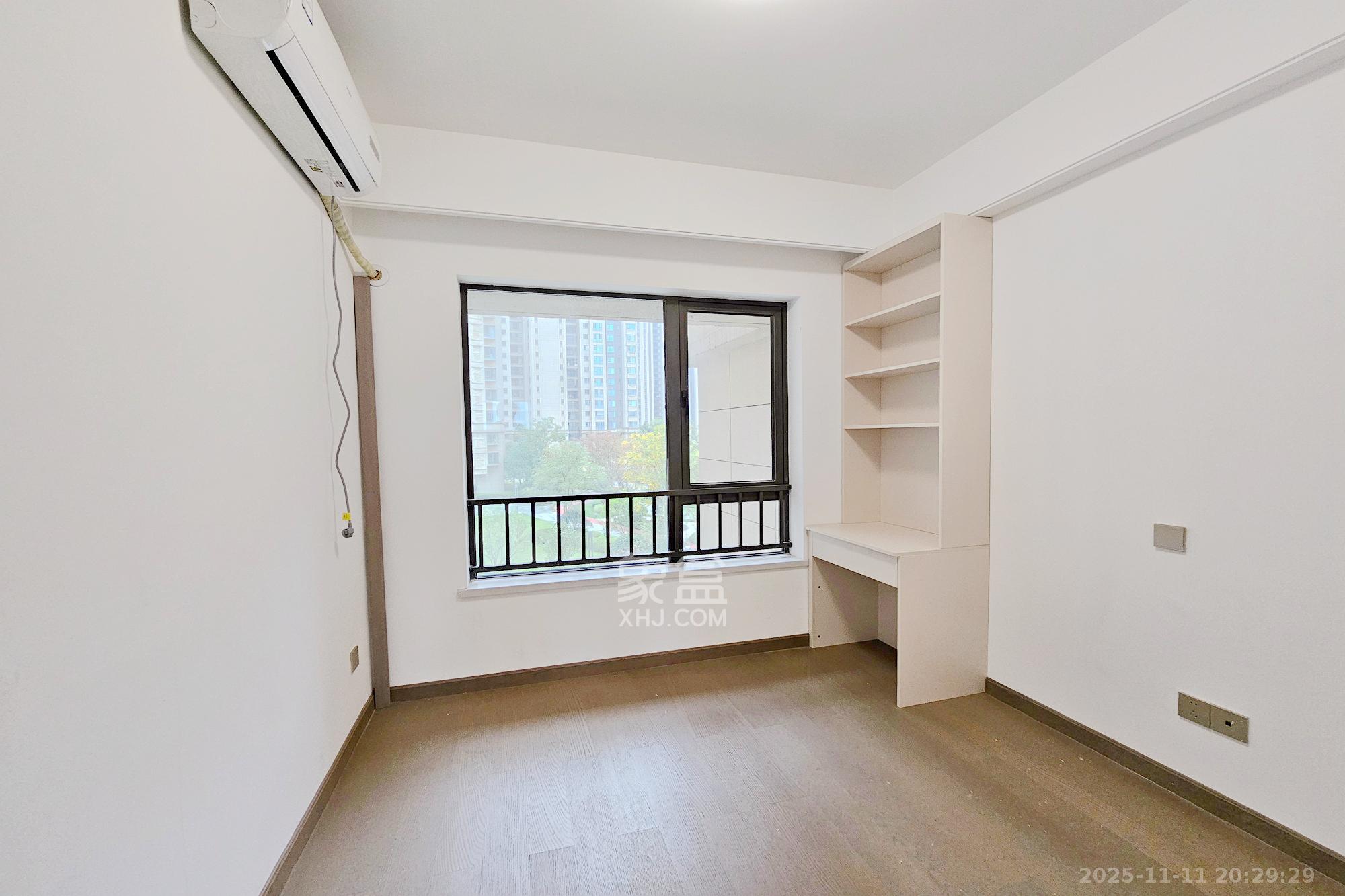 阳光城尚东湾青柠园 4室2厅2卫 140.0万 阳光城尚东湾青柠园 4室2厅2卫 140.0万卧室