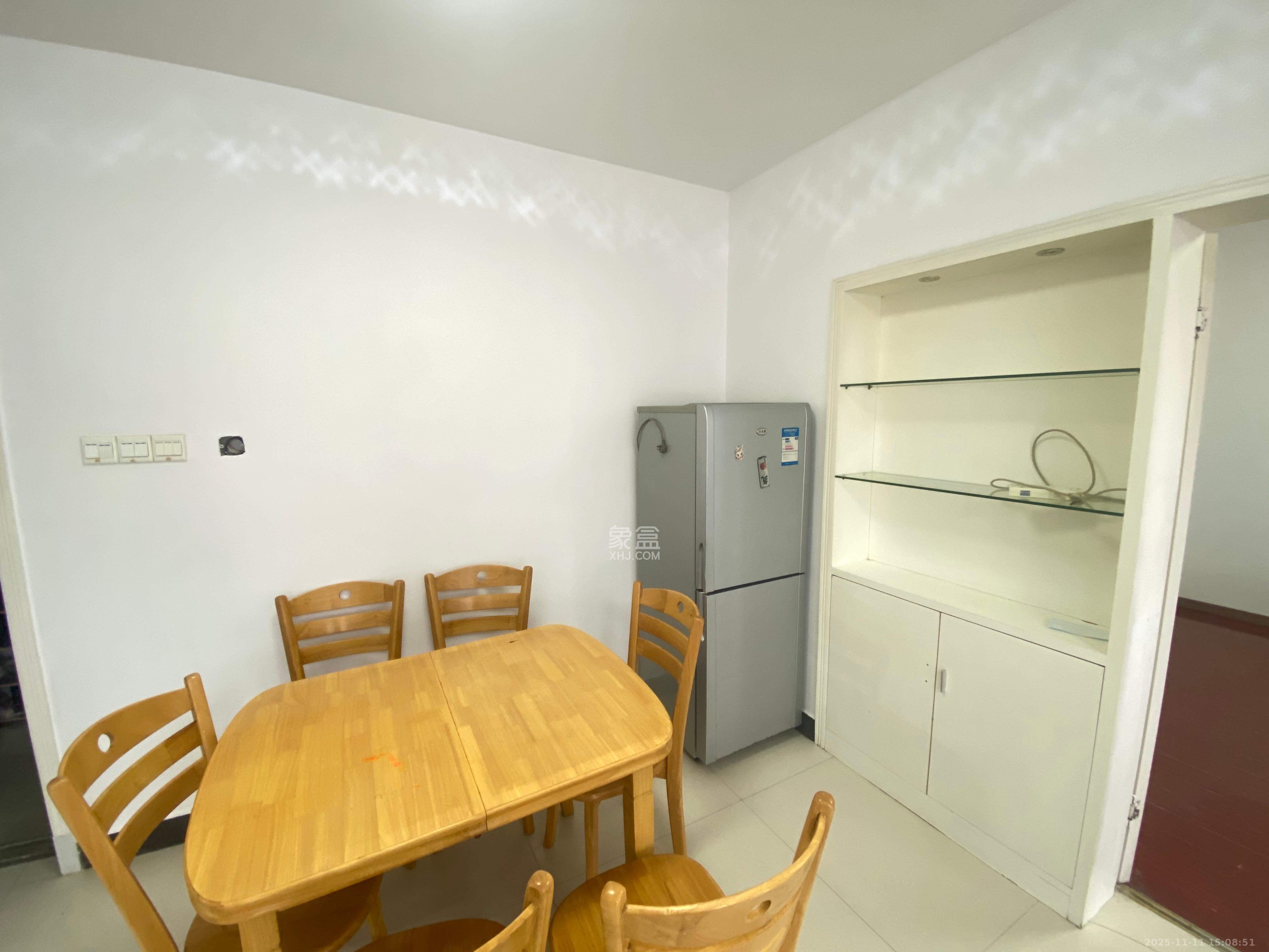 麓山润城 2室2厅1卫 2000.0元/月 麓山润城 2室2厅1卫 2000.0元/月室内图