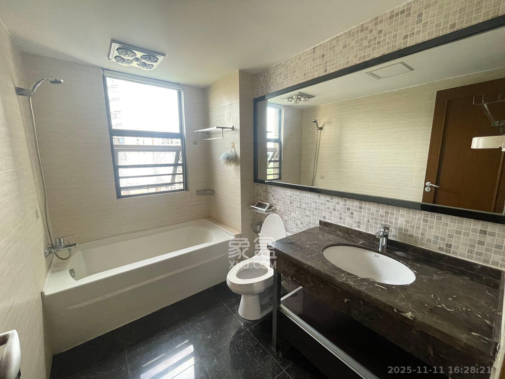 藏珑湖上国际花园  4室2厅2卫    5800.0元/月室内图