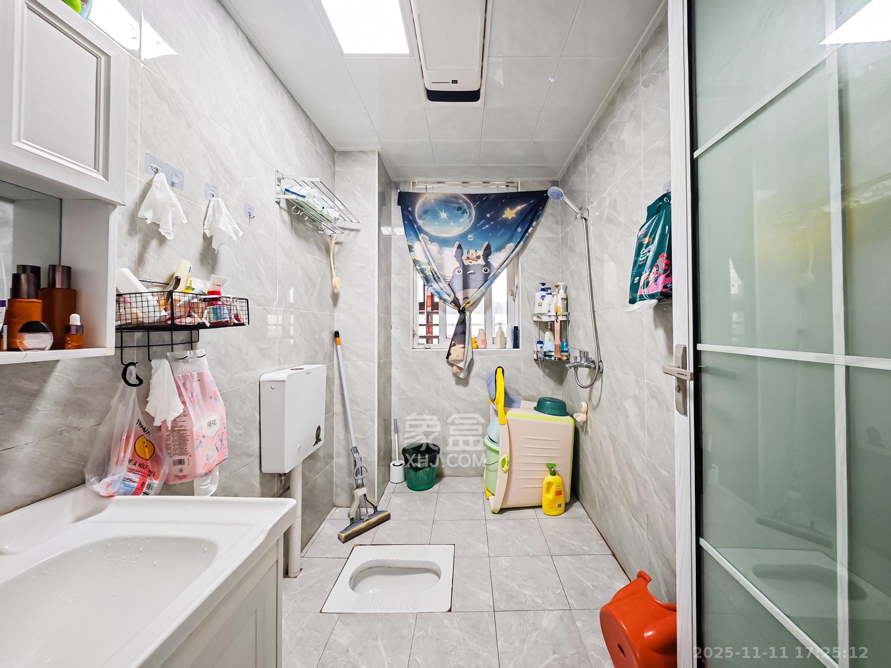 绿地海外滩一期  1室1厅1卫    55.0万卫生间