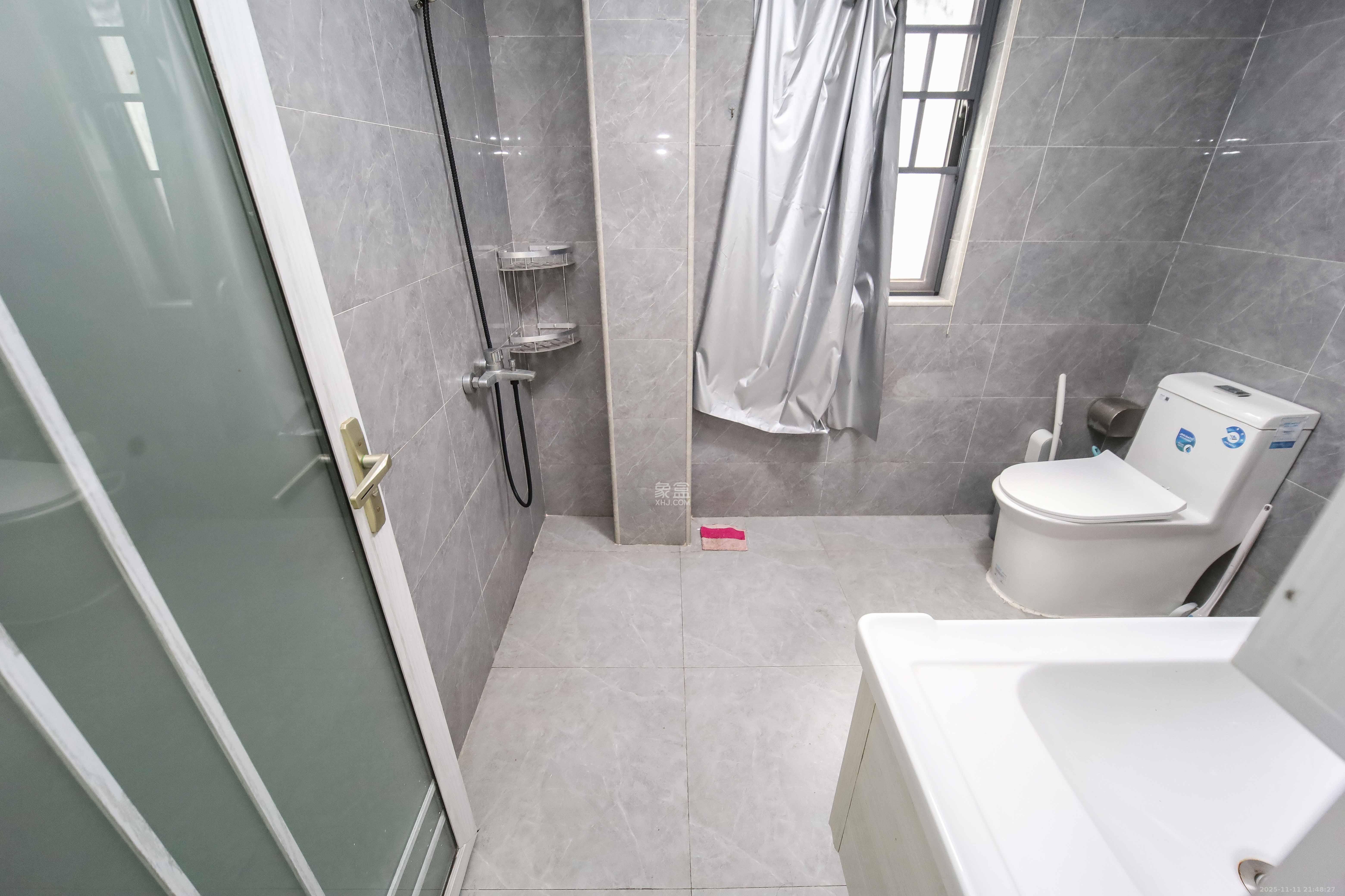 西街花园 2室2厅1卫 86.0万 西街花园 2室2厅1卫 86.0万卫生间