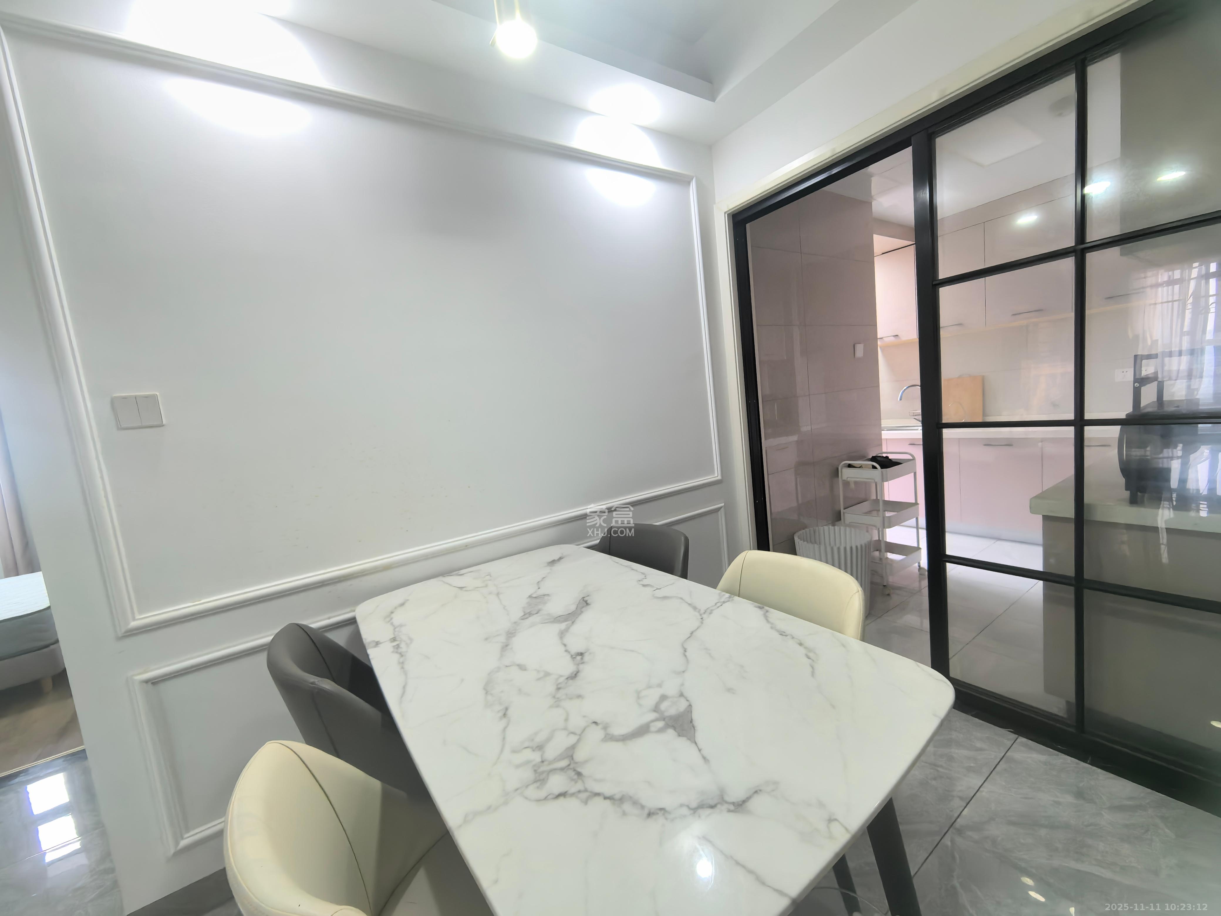 天健城  3室2厅1卫    3700.0元/月室内图