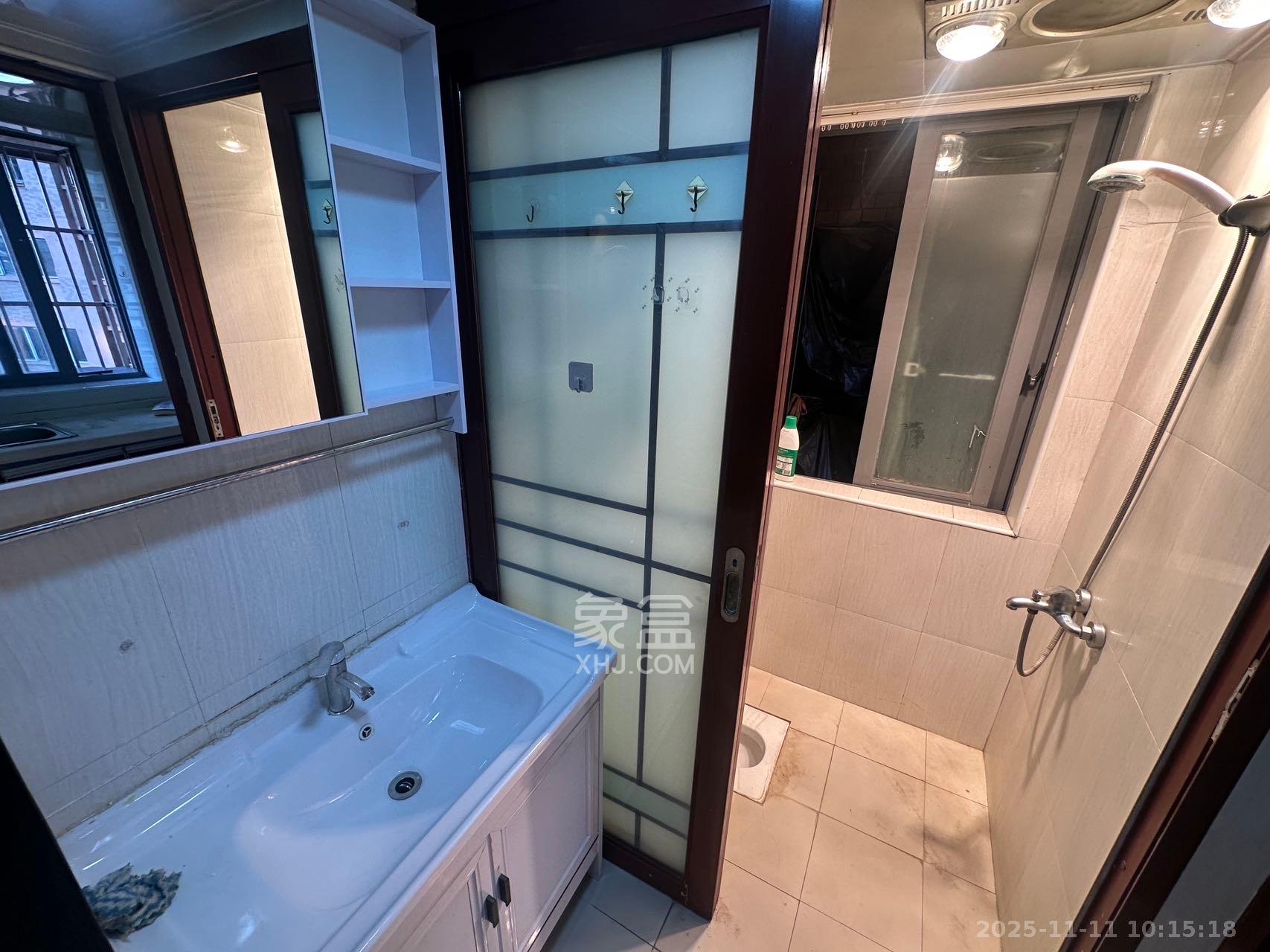 上海城小区 1室1厅1卫 1400.0元/月 上海城小区 1室1厅1卫 1400.0元/月室内图