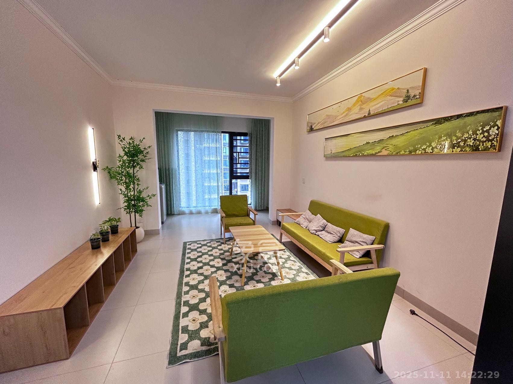 阳光城尚东湾蓝莓苑  3室2厅1卫    2500.0元/月