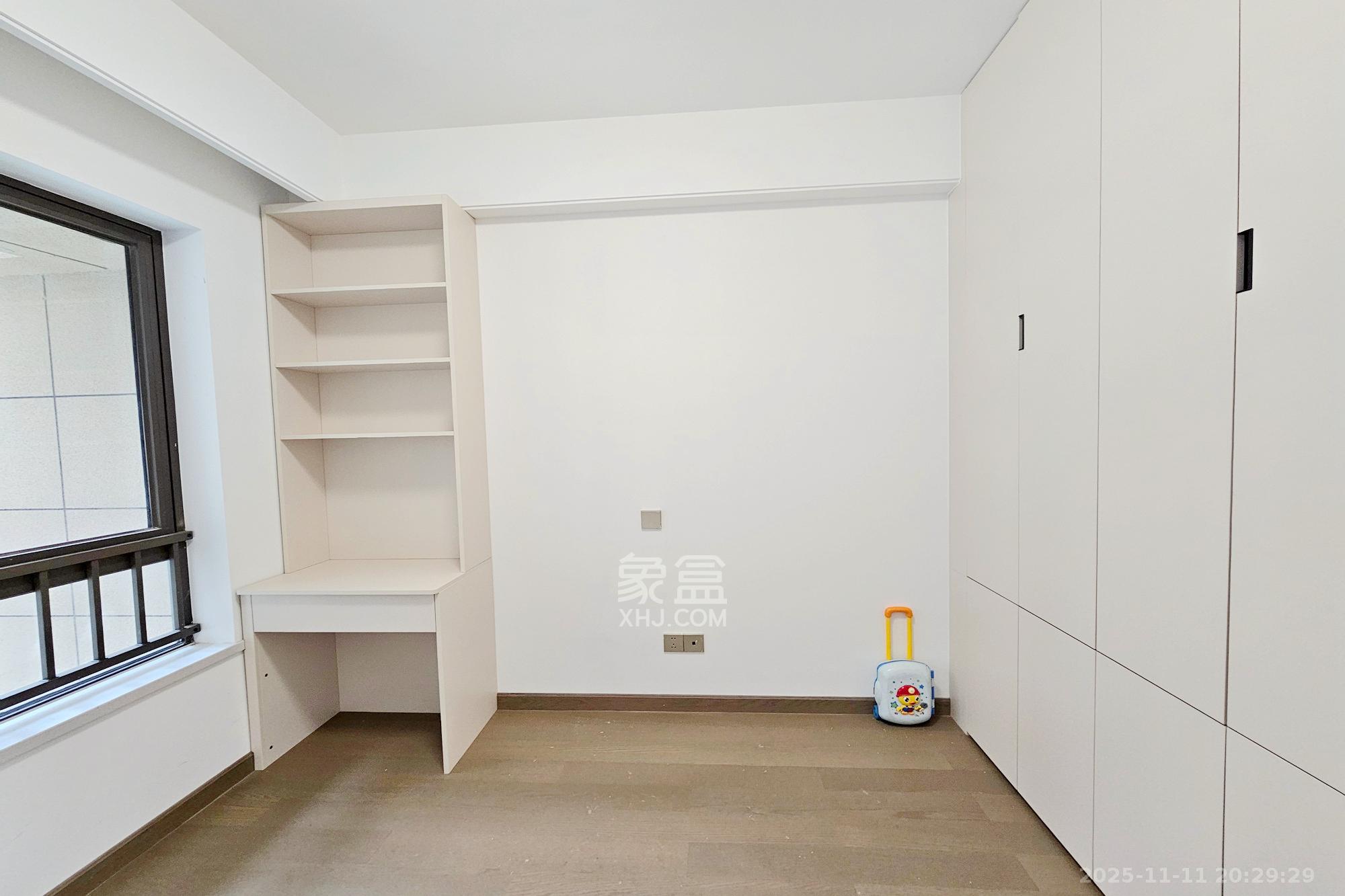 阳光城尚东湾青柠园  4室2厅2卫    140.0万卧室