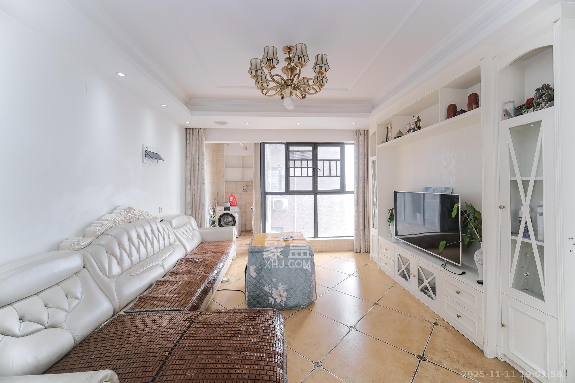 月亮湾草莓街区一、二期  4室2厅2卫    68.0万