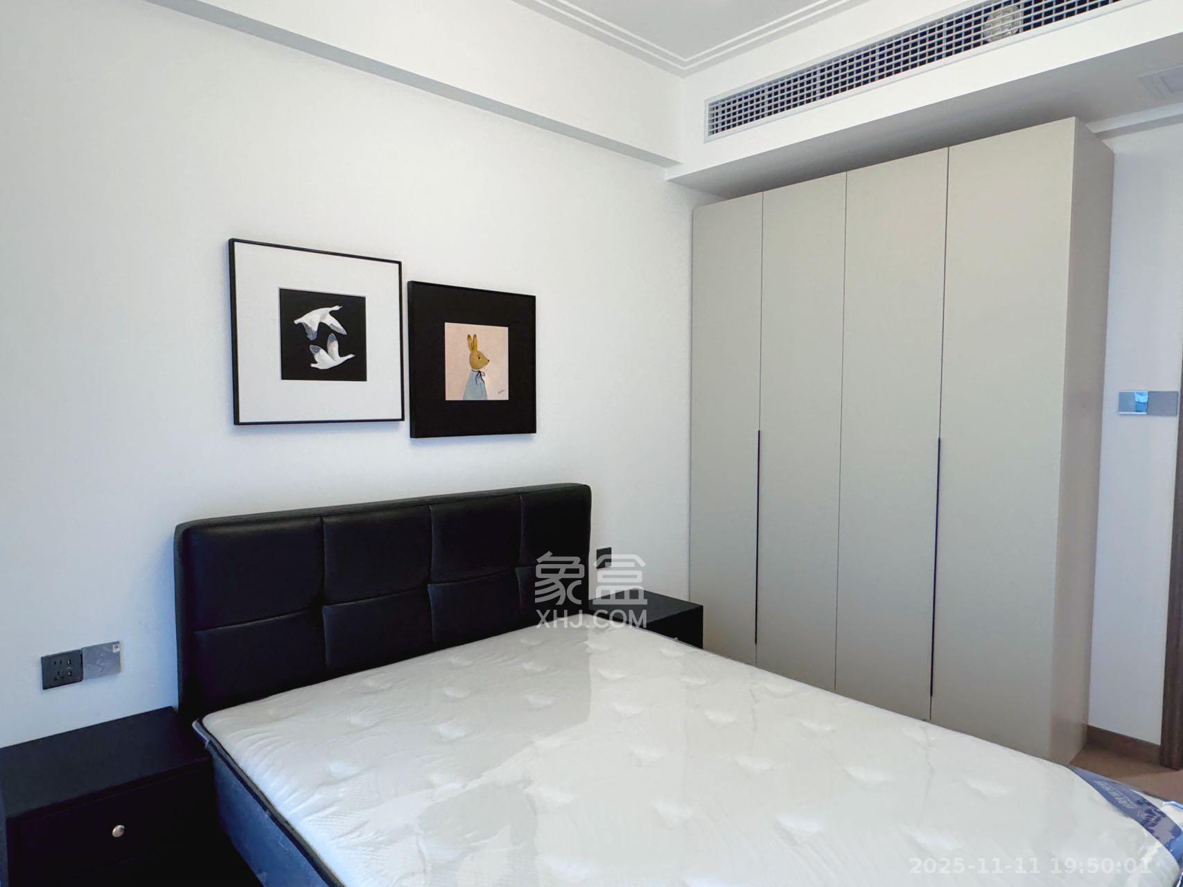 绿地V岛  4室2厅2卫    4600.0元/月室内图