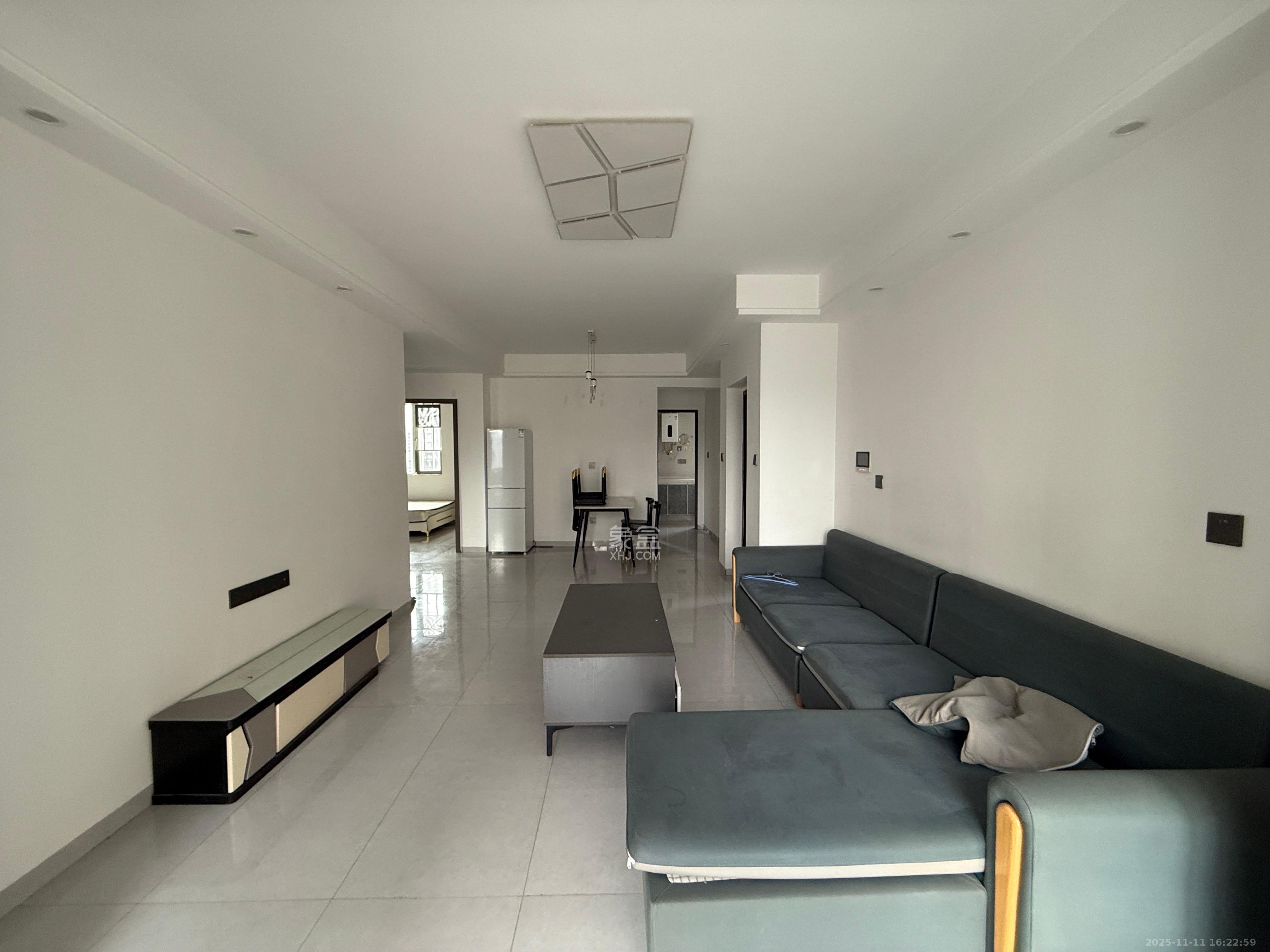 嘉宇银杉(嘉宇西苑) 3室2厅2卫 2300.0元/月 嘉宇银杉(嘉宇西苑) 3室2厅2卫 2300.0元/月室内图