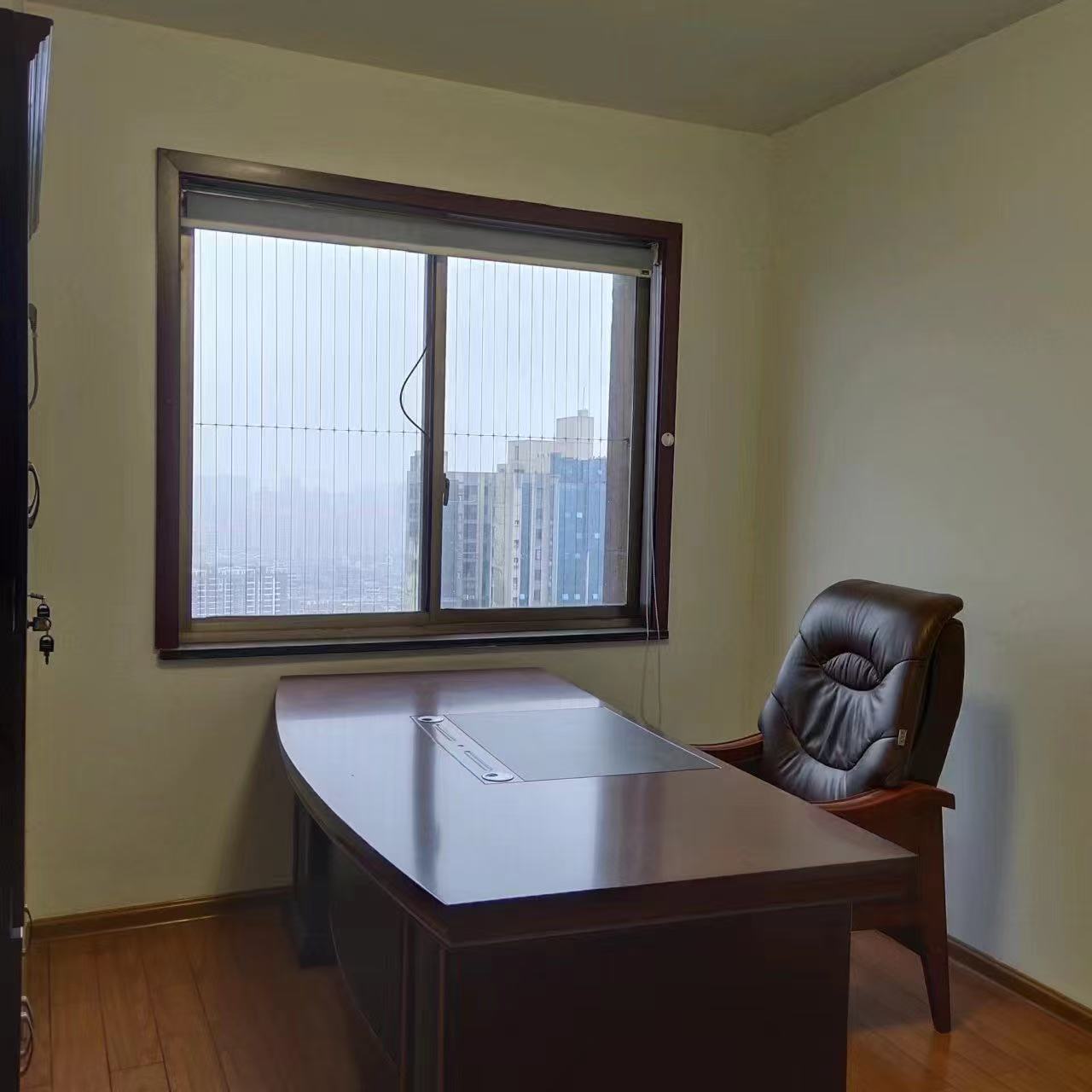 金源大厦  4室2厅1卫    1800.0元/月室内图