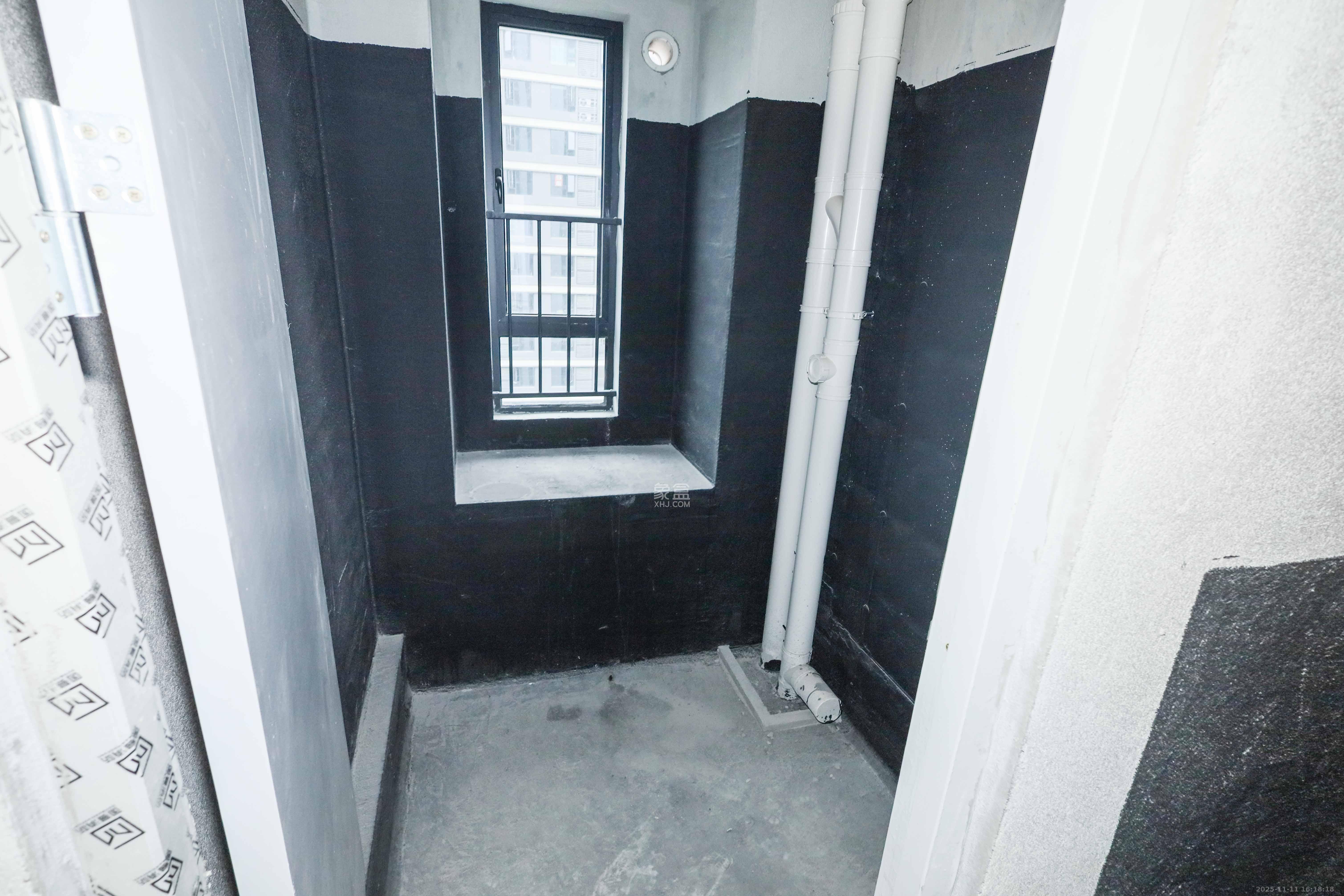 麓谷城市公园  4室2厅2卫    158.0万卫生间