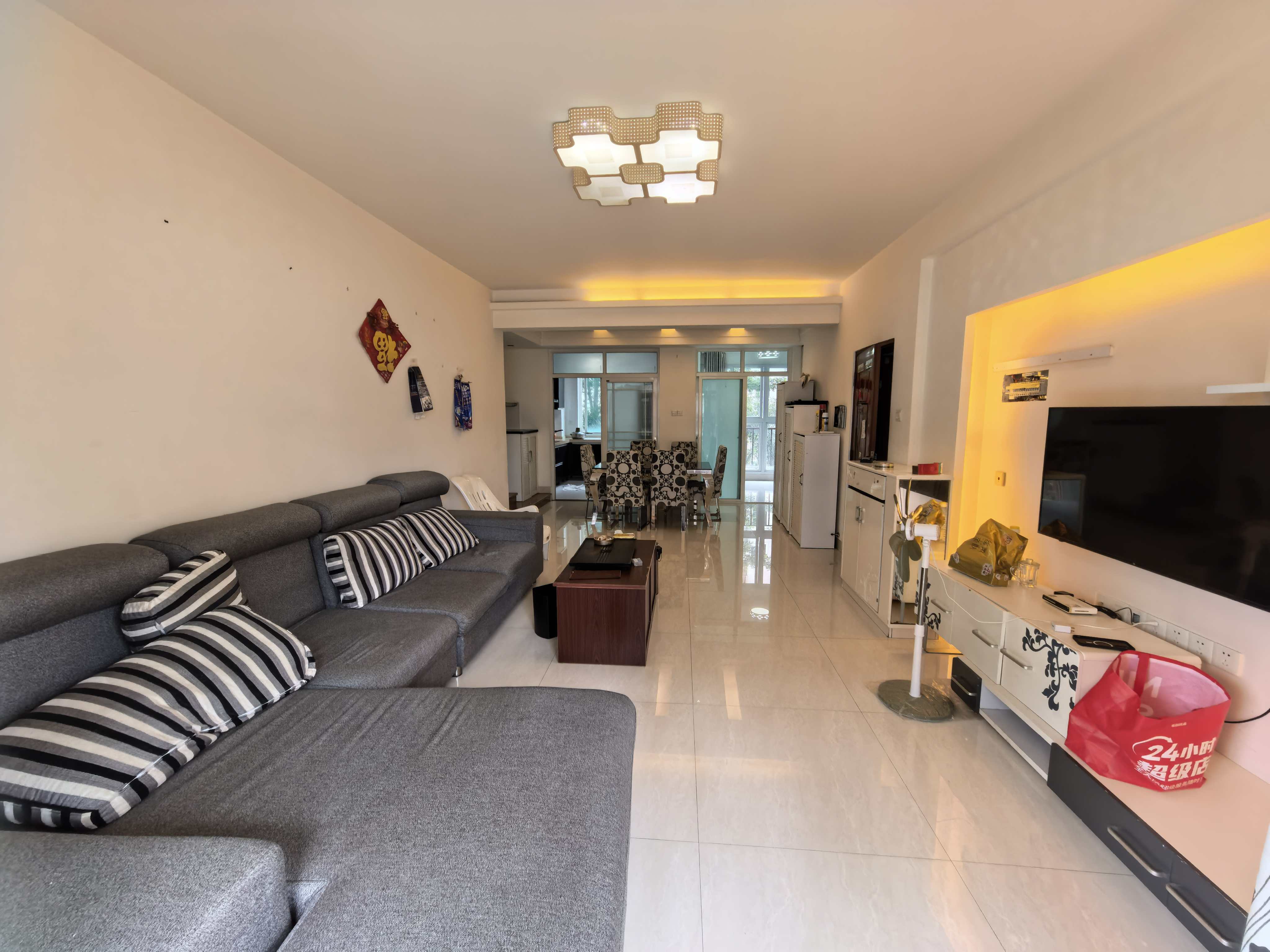 天上人间 4室2厅2卫 3000.0元/月 天上人间 4室2厅2卫 3000.0元/月室内图