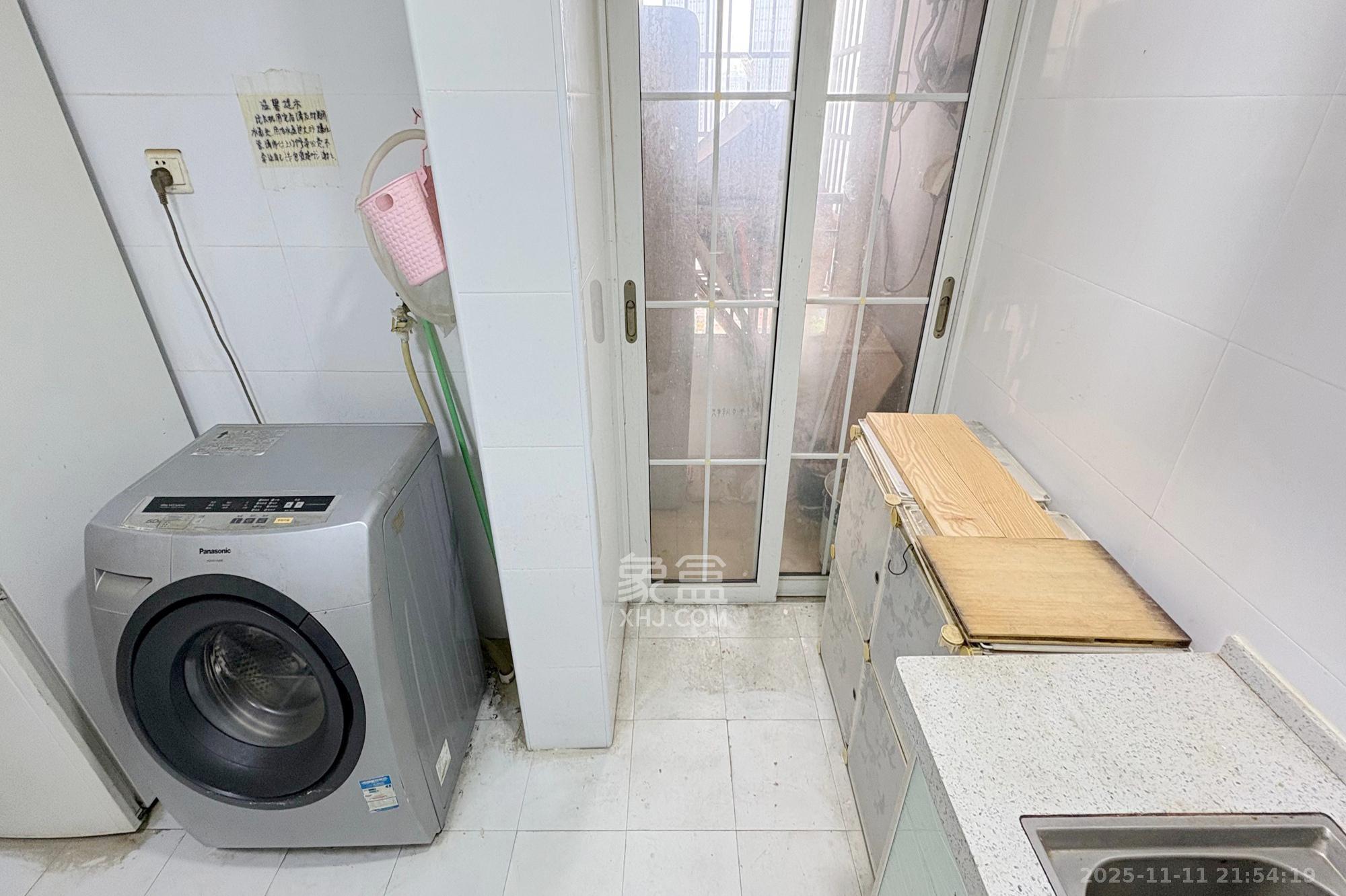 盛世美居荷园  3室2厅2卫    135.0万厨房