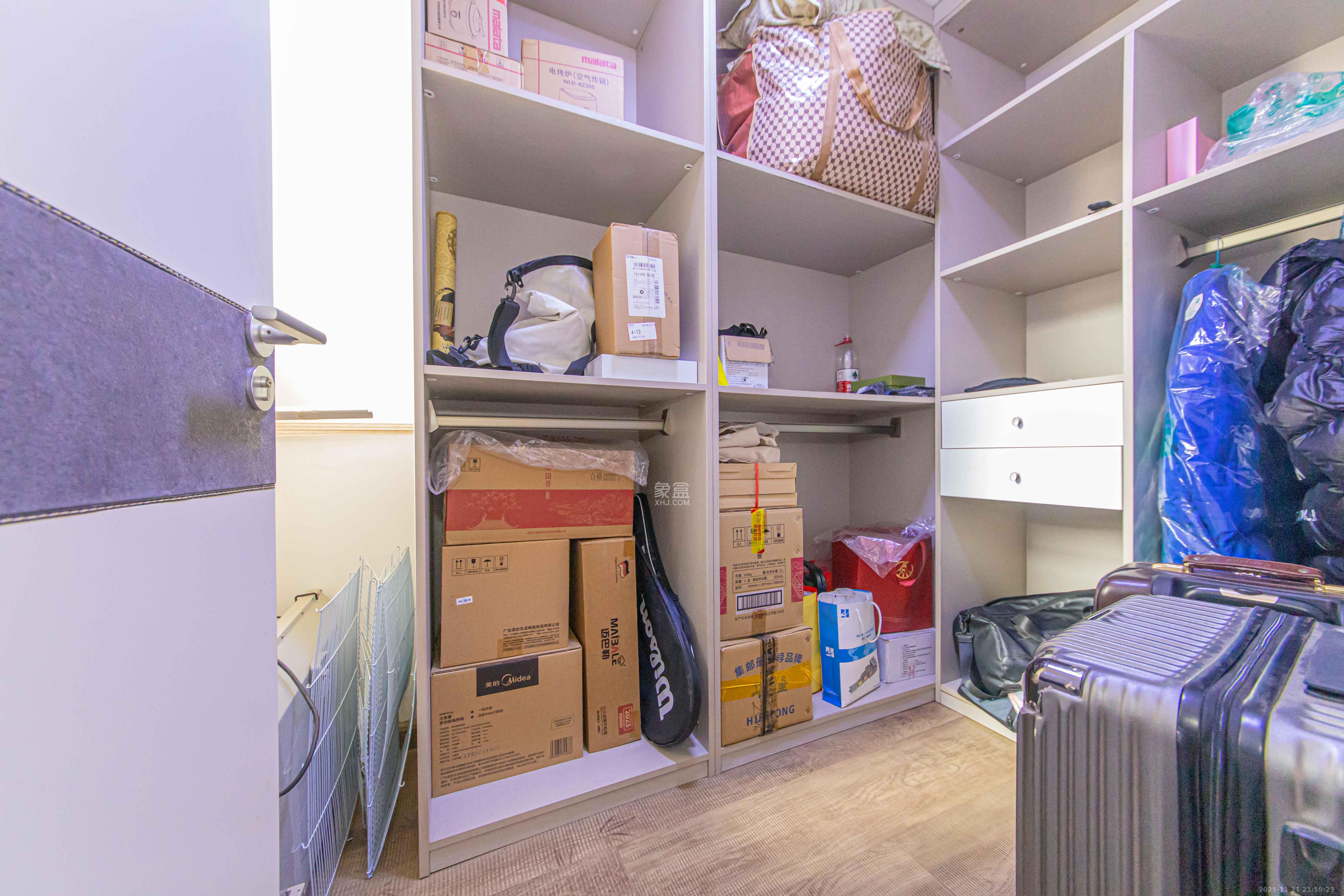 银桂苑  4室2厅2卫    135.0万卫生间