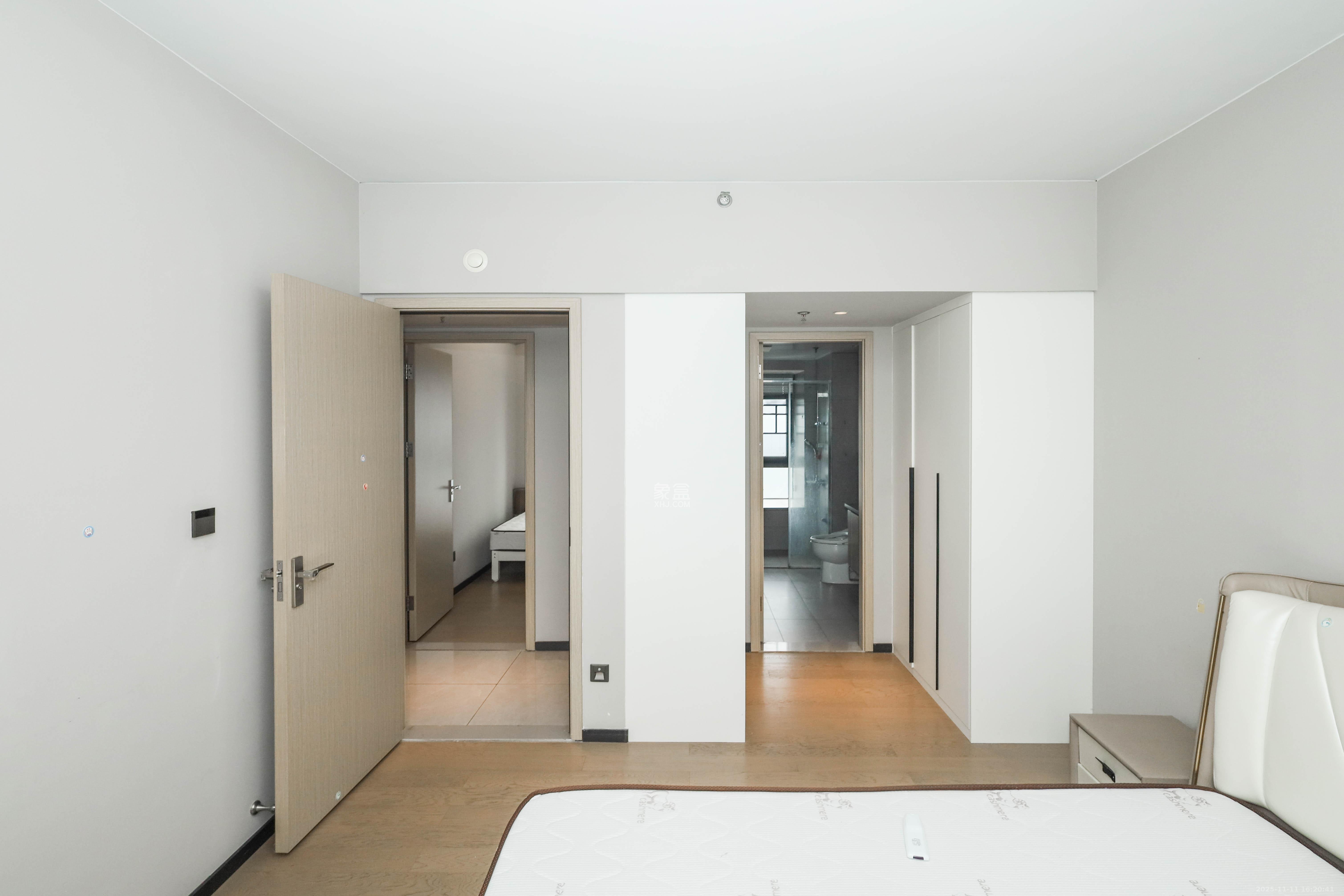 时代梅溪领峰  4室2厅2卫    168.0万卧室