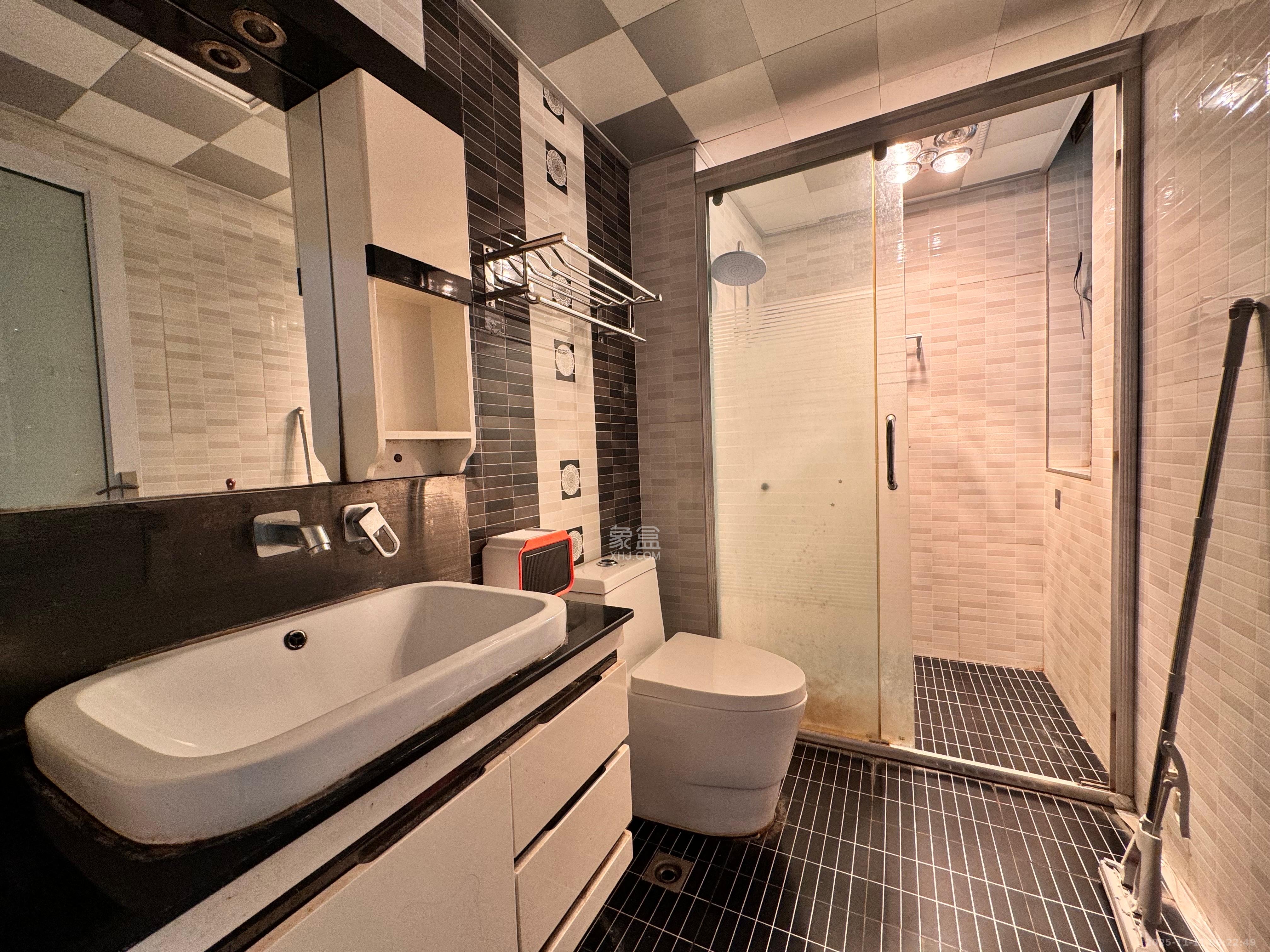 莱茵城  2室2厅1卫    2000.0元/月室内图