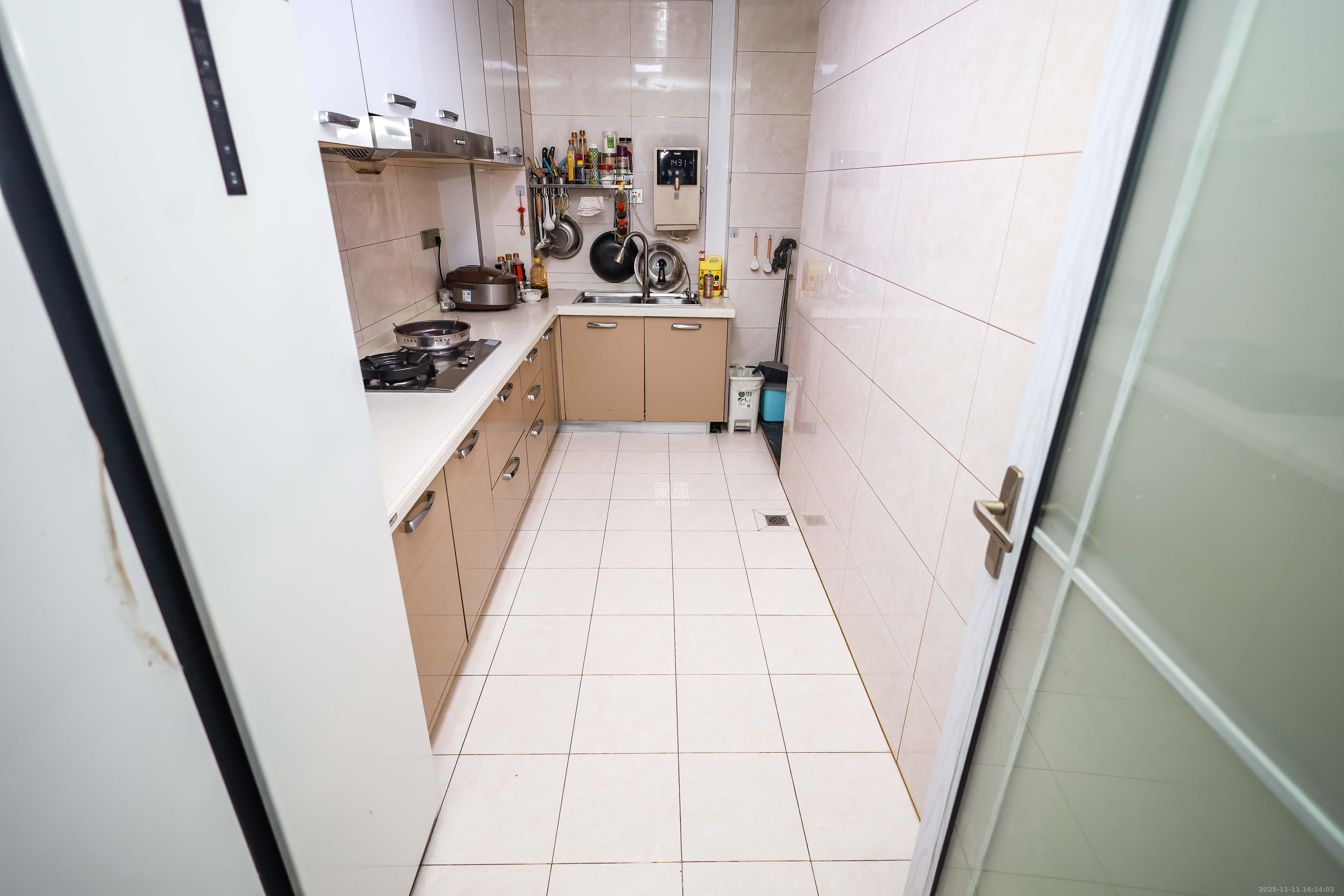 万象府台  3室2厅2卫    238.0万厨房