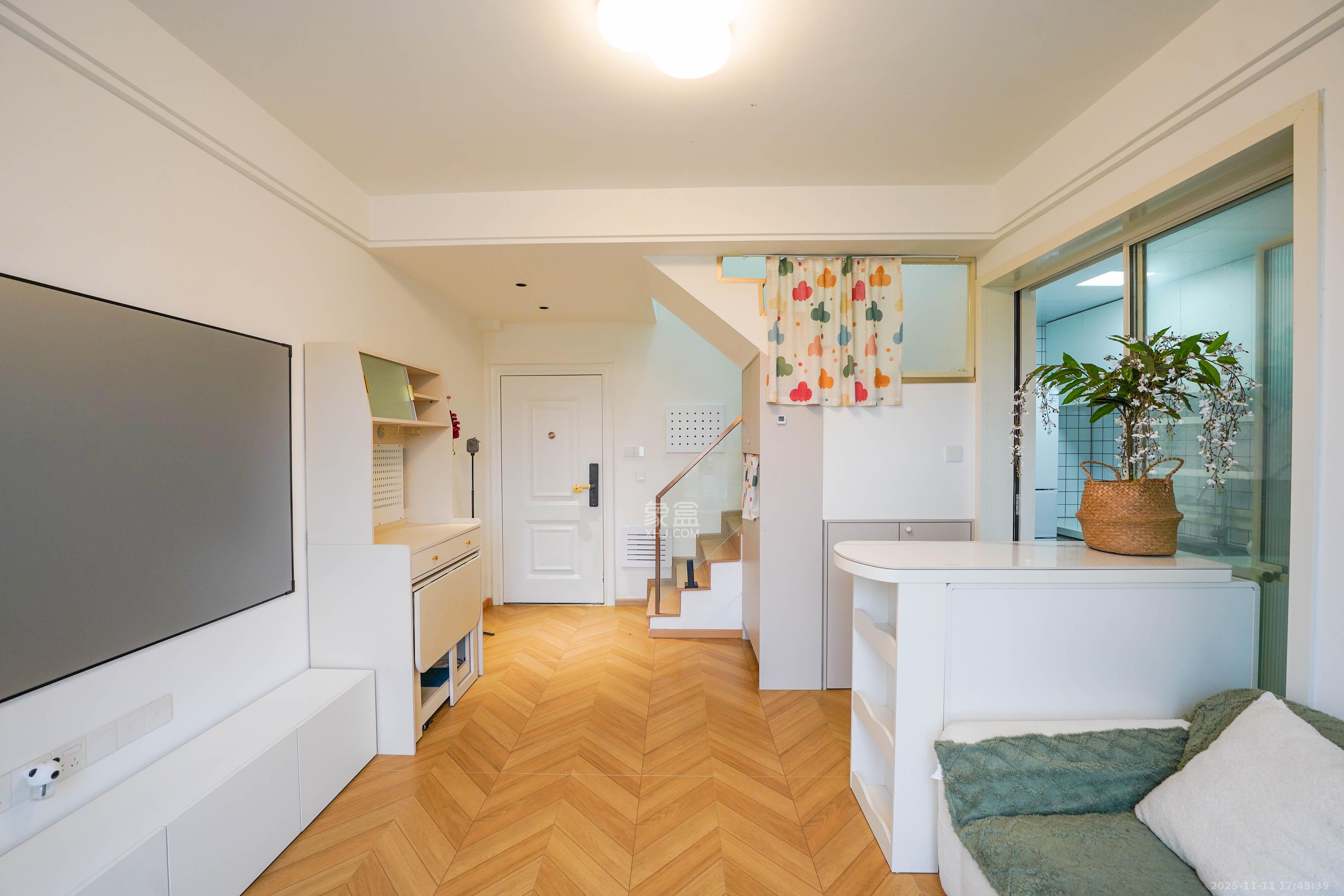 橘郡礼顿山 2室2厅1卫 50.0万 橘郡礼顿山 2室2厅1卫 50.0万客厅