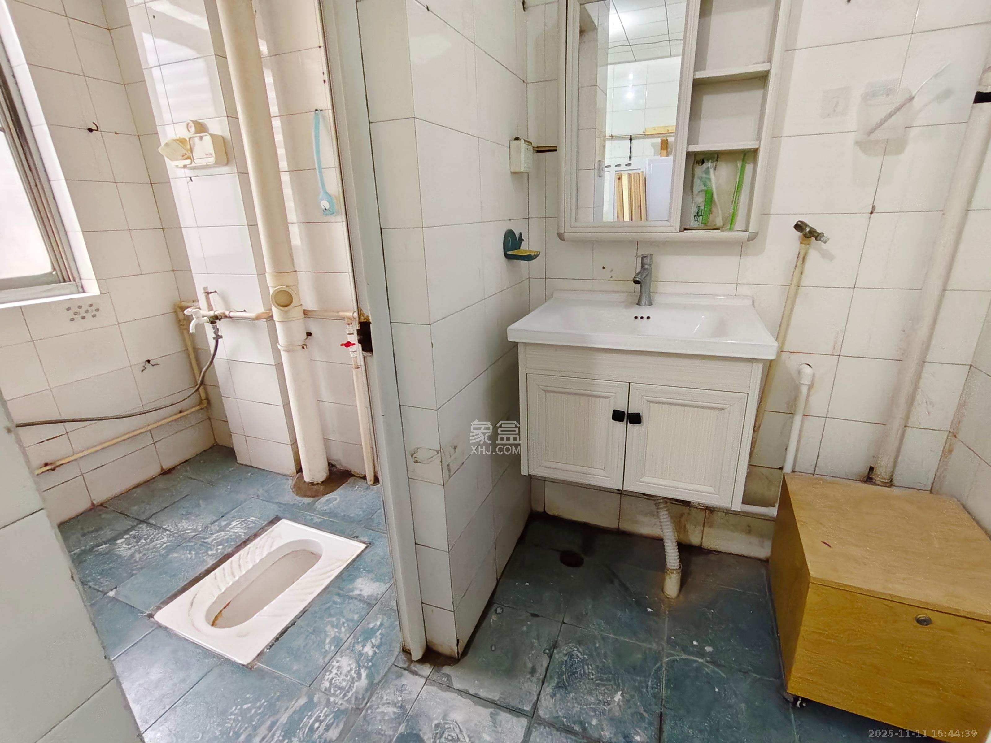 马王堆陶瓷城新合区 3室2厅1卫 1800.0元/月 马王堆陶瓷城新合区 3室2厅1卫 1800.0元/月室内图