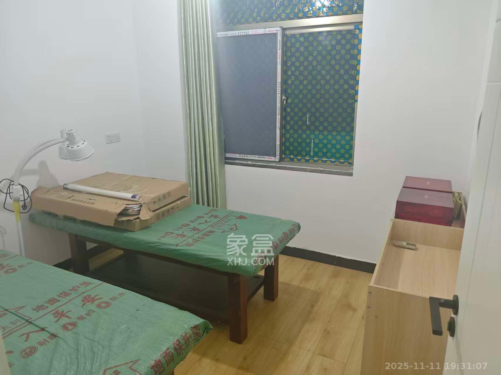 二机小区 3室2厅1卫 2800.0元/月 二机小区 3室2厅1卫 2800.0元/月室内图