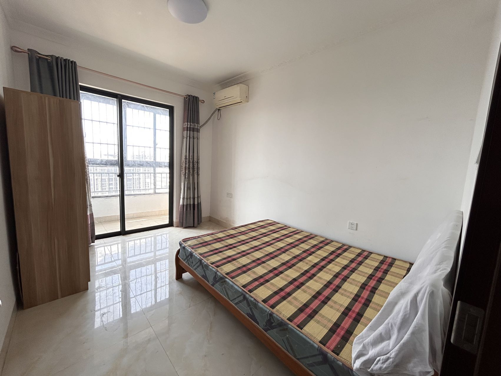 五源河公寓B区  3室2厅2卫    2500.0元/月室内图