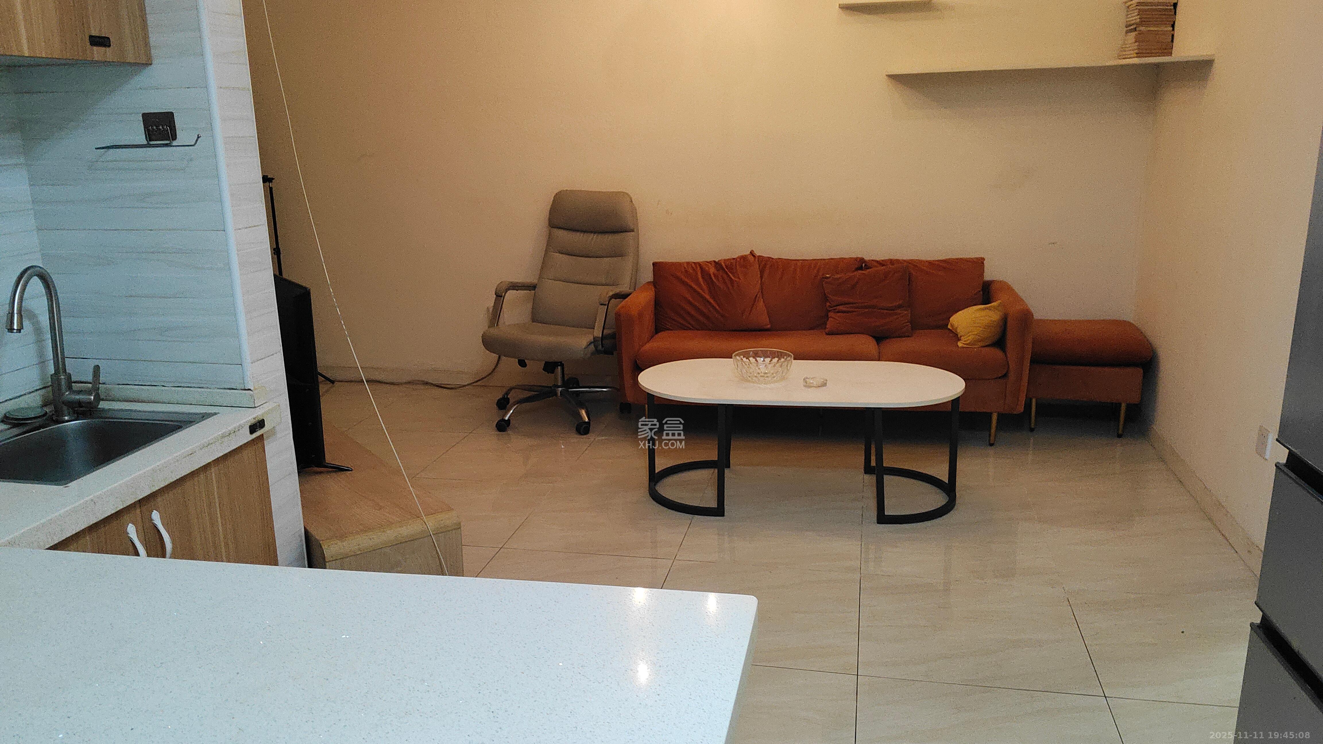 摩天一号  1室1厅1卫    1800.0元/月